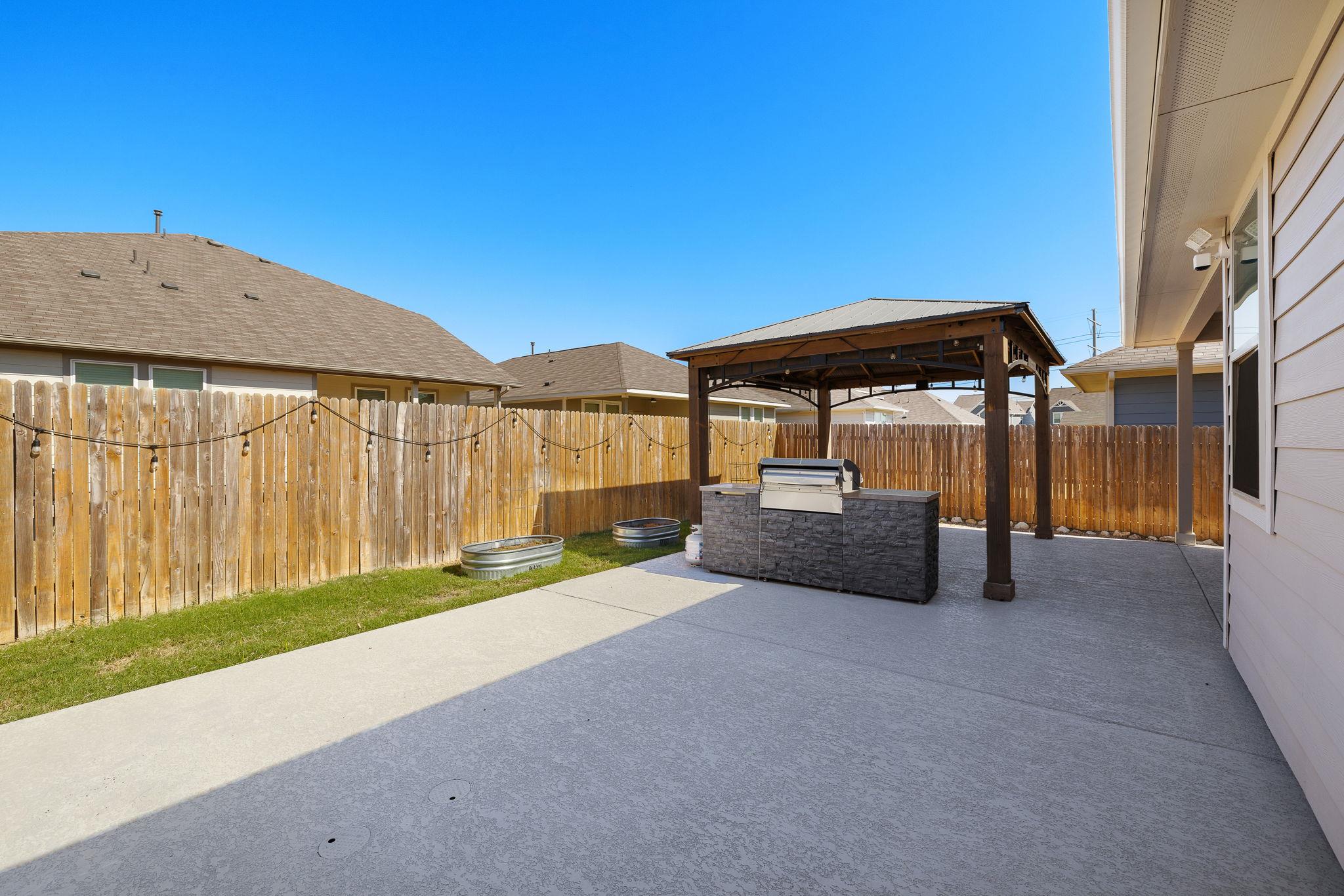 113 Lyrebird Ln, Hutto, TX 78634