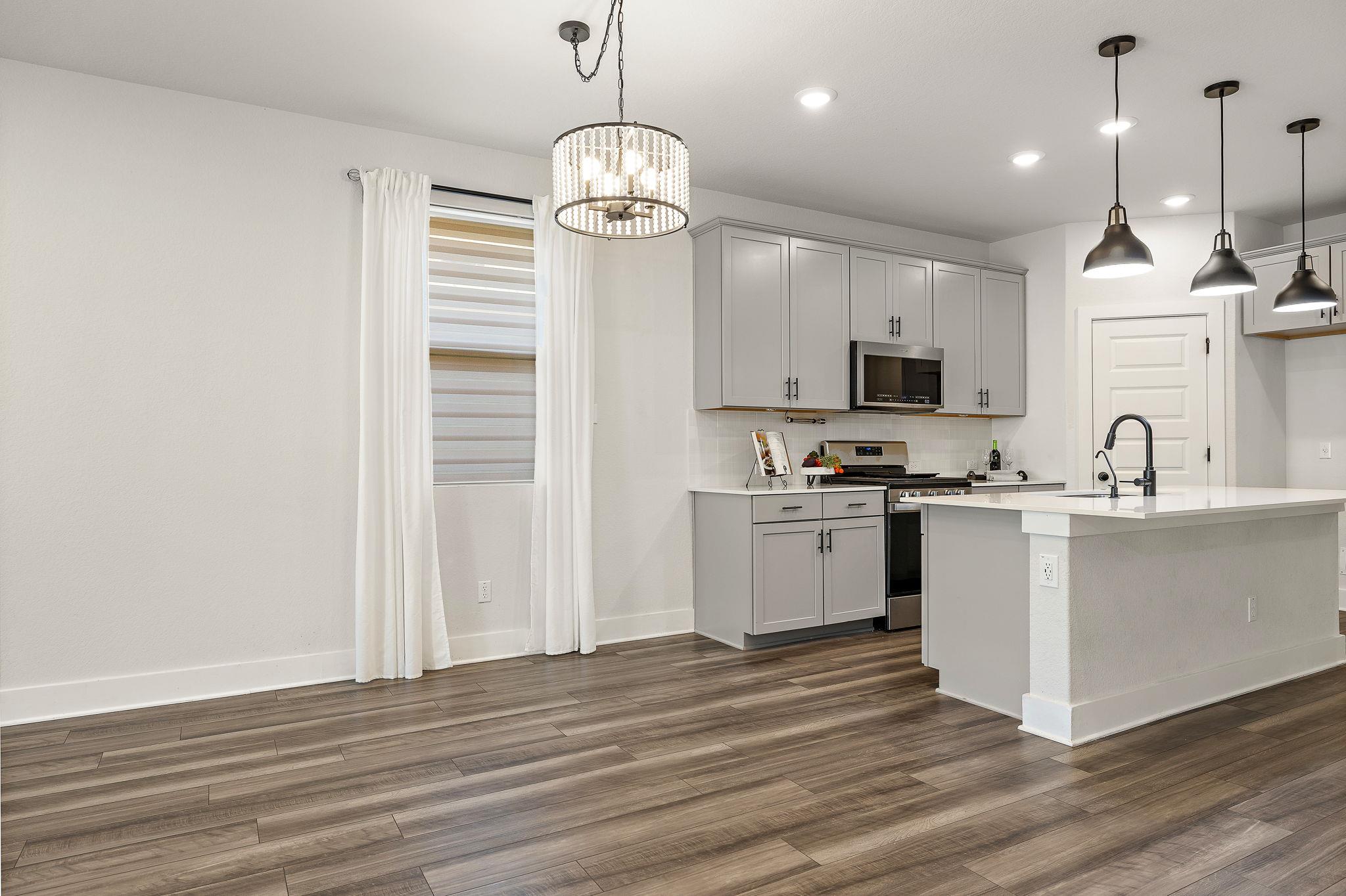 113 Lyrebird Ln, Hutto, TX 78634