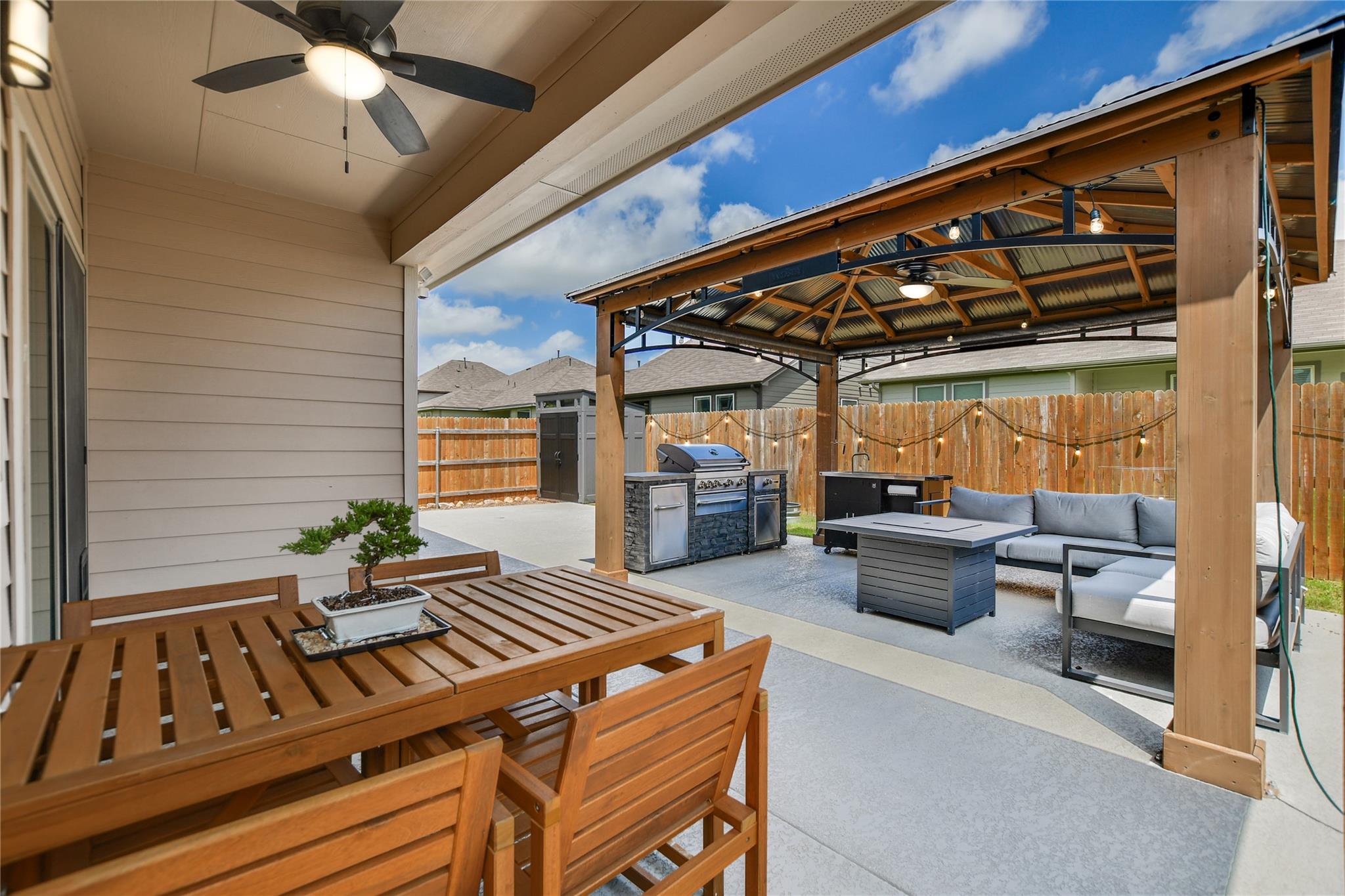 113 Lyrebird Ln, Hutto, TX 78634