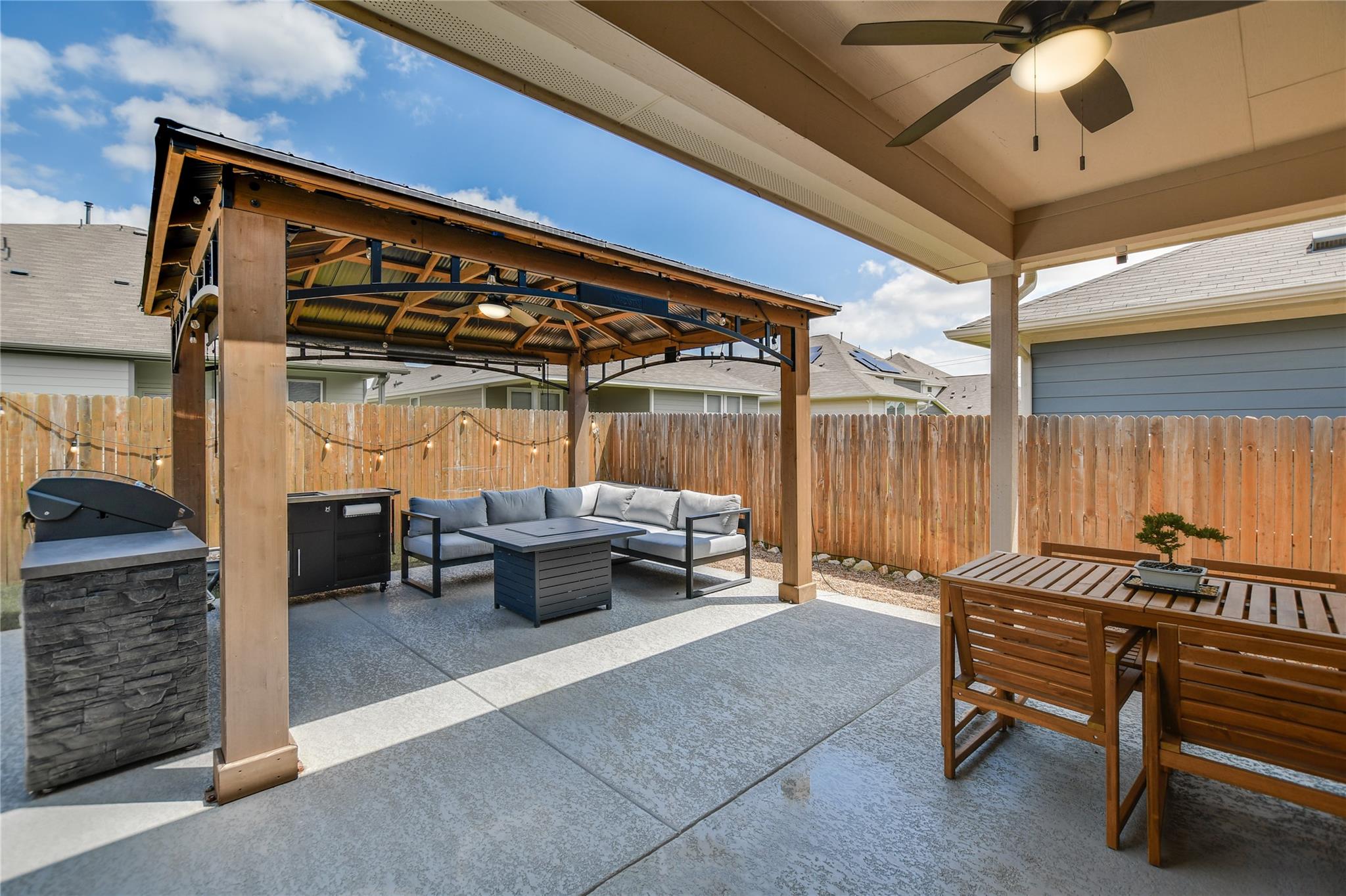 113 Lyrebird Ln, Hutto, TX 78634