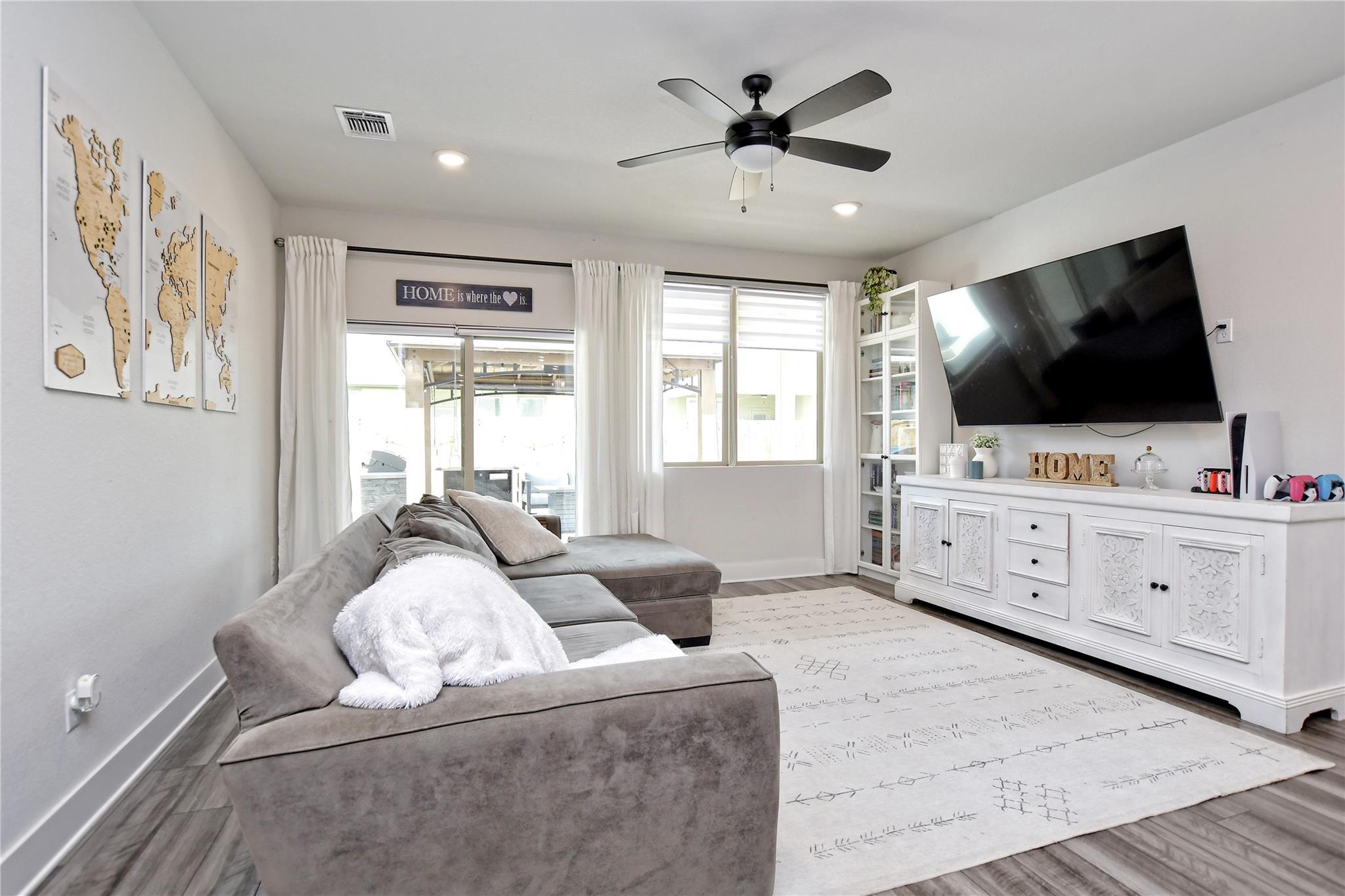 113 Lyrebird Ln, Hutto, TX 78634