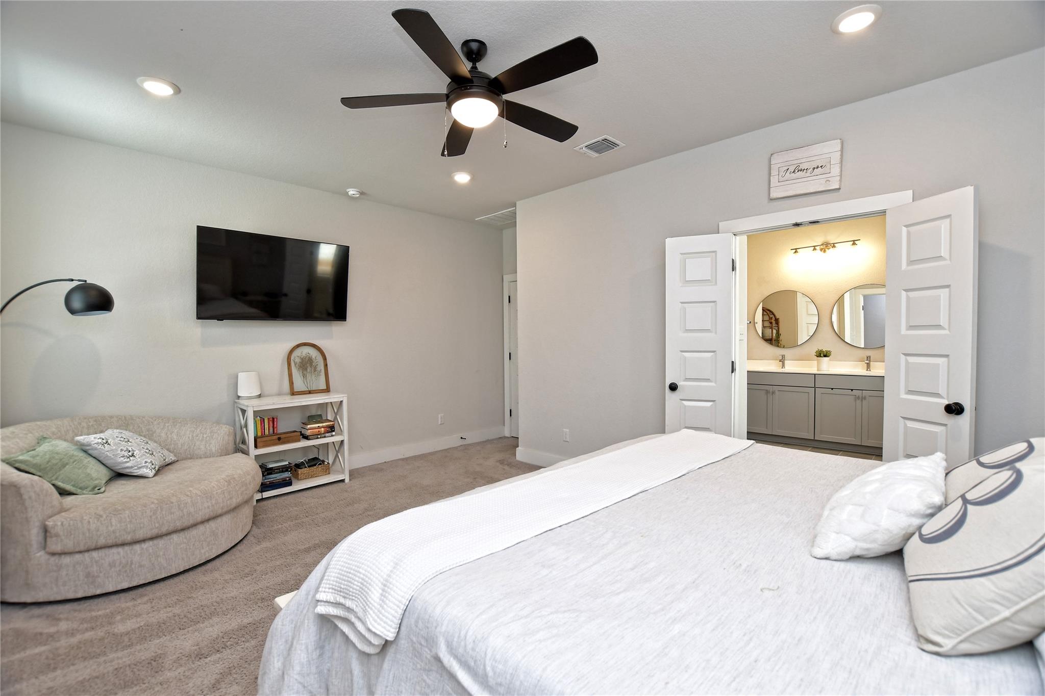 113 Lyrebird Ln, Hutto, TX 78634