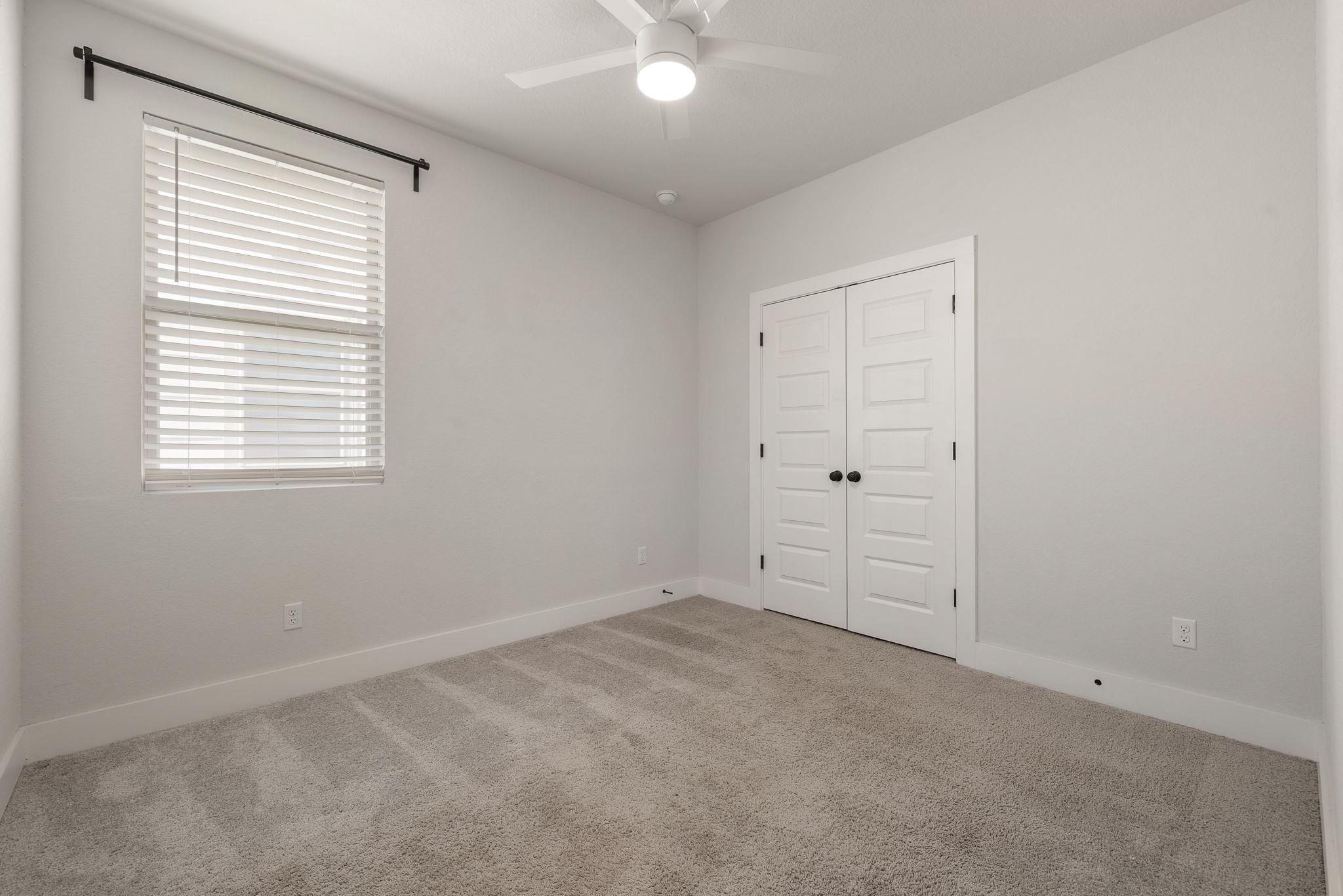 113 Lyrebird Ln, Hutto, TX 78634