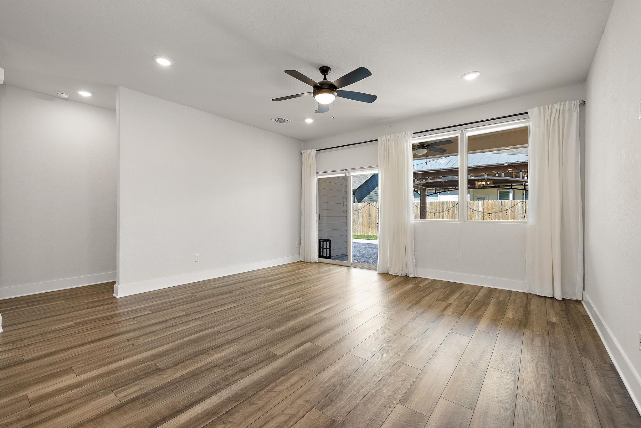 113 Lyrebird Ln, Hutto, TX 78634