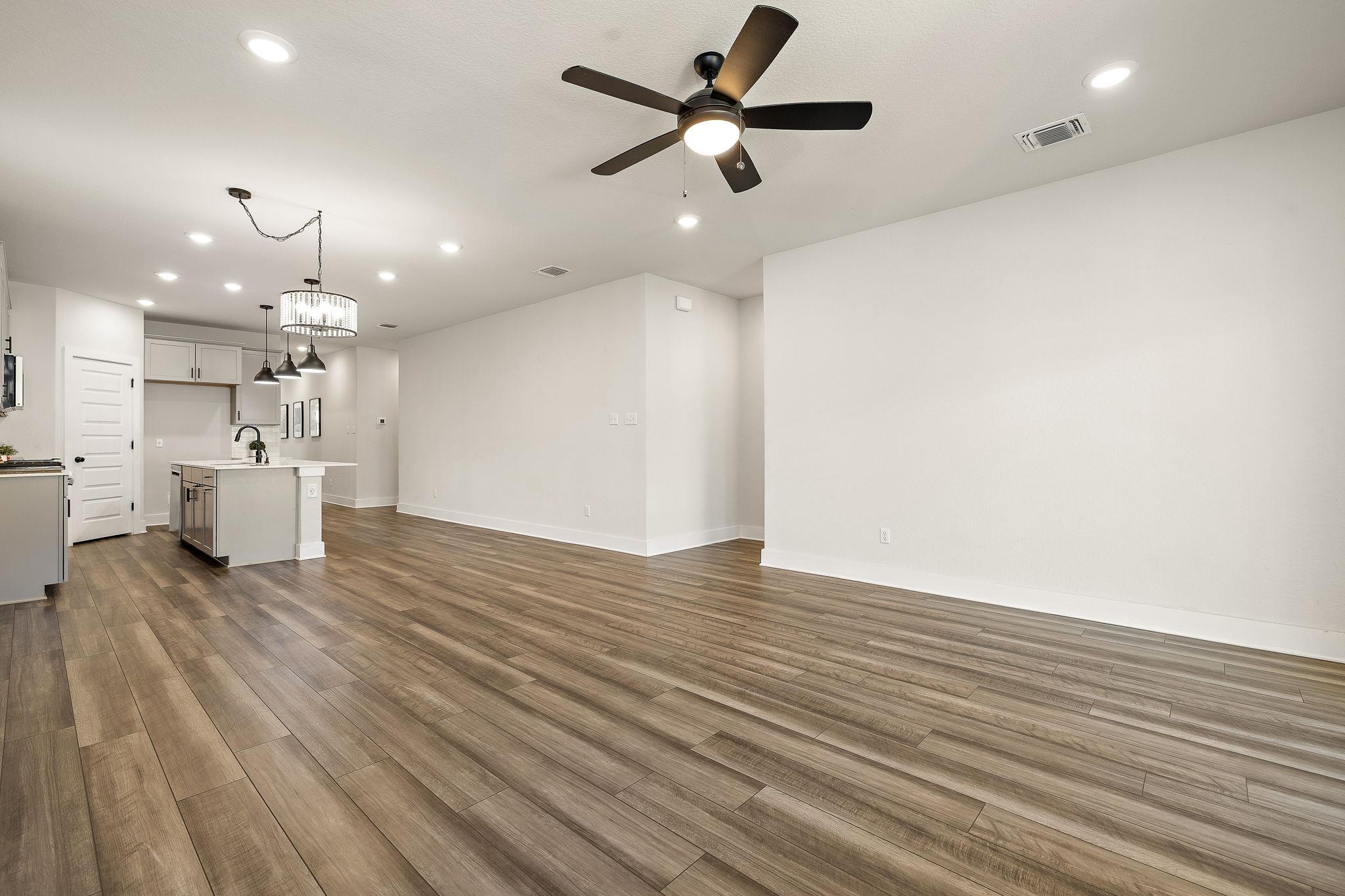 113 Lyrebird Ln, Hutto, TX 78634