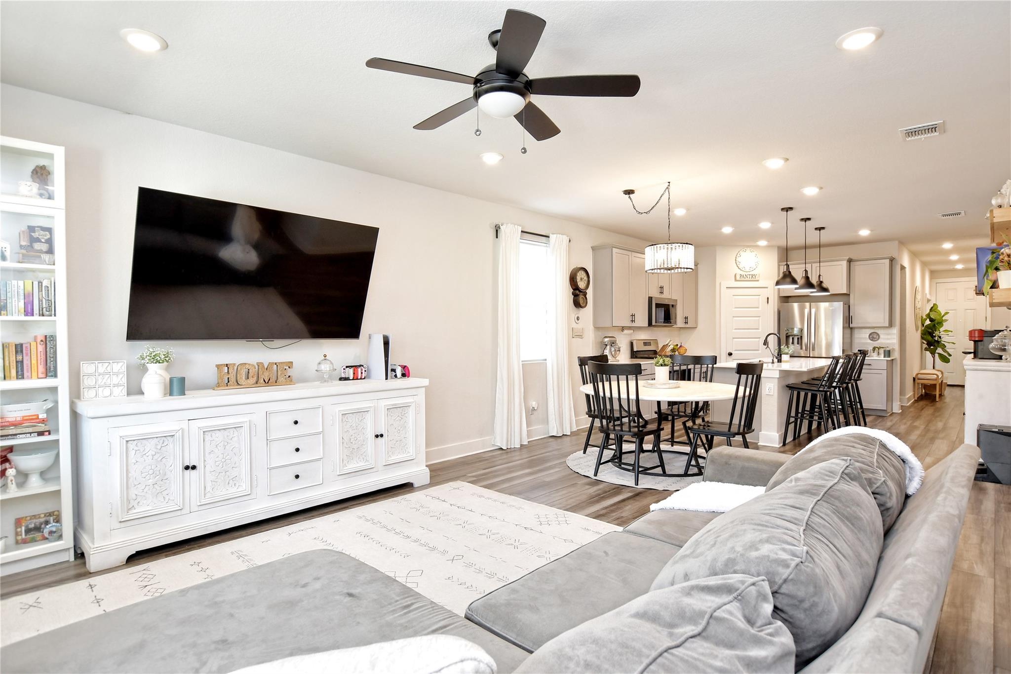 113 Lyrebird Ln, Hutto, TX 78634