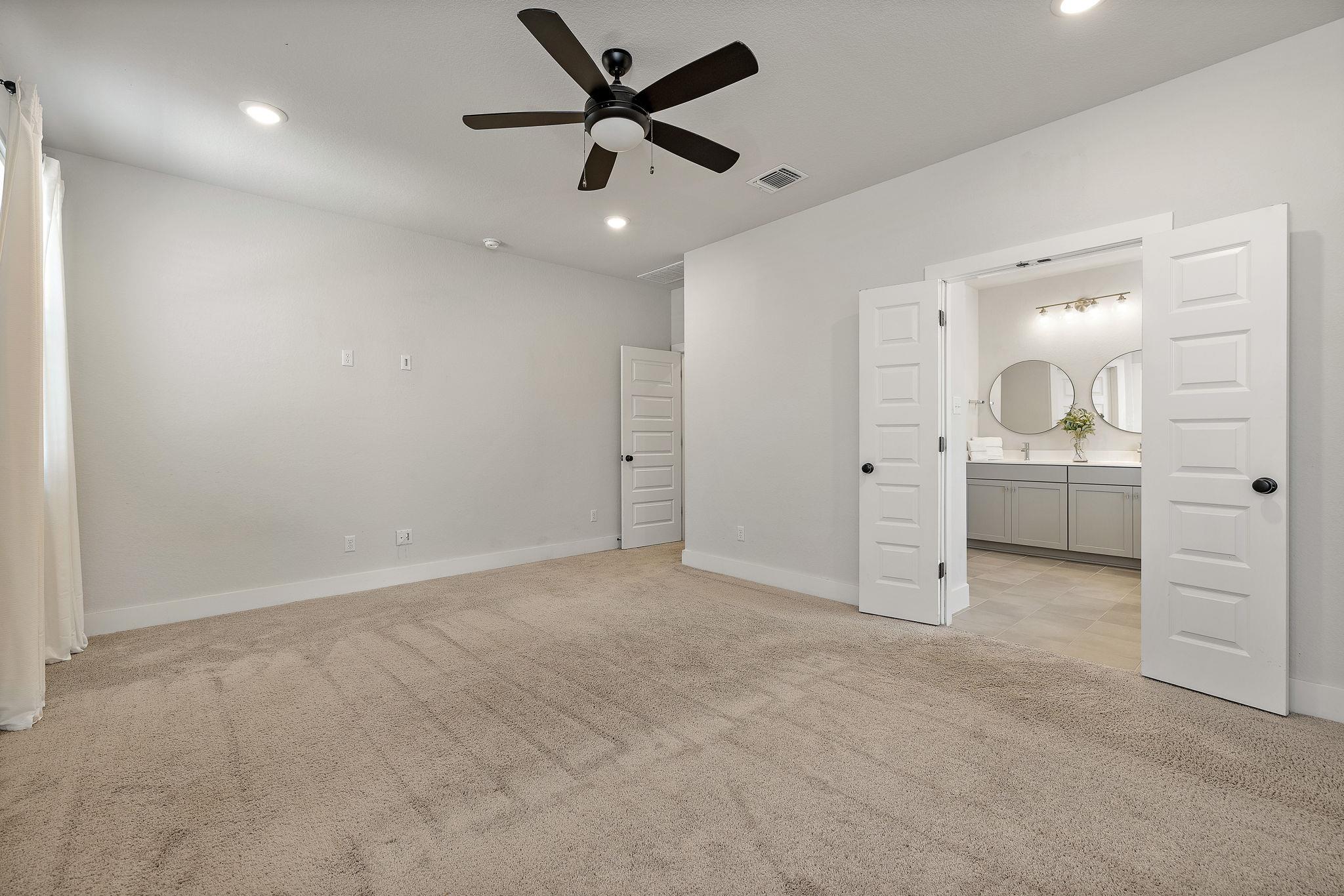 113 Lyrebird Ln, Hutto, TX 78634