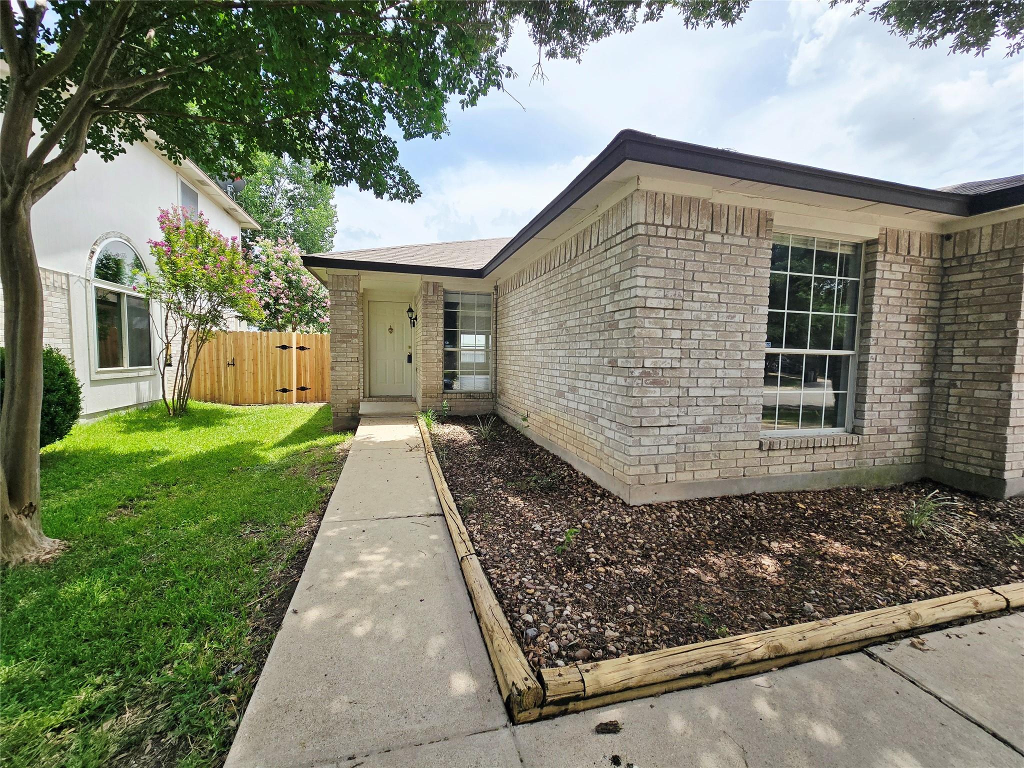 707 Johnny Bench, Round Rock, TX 78665