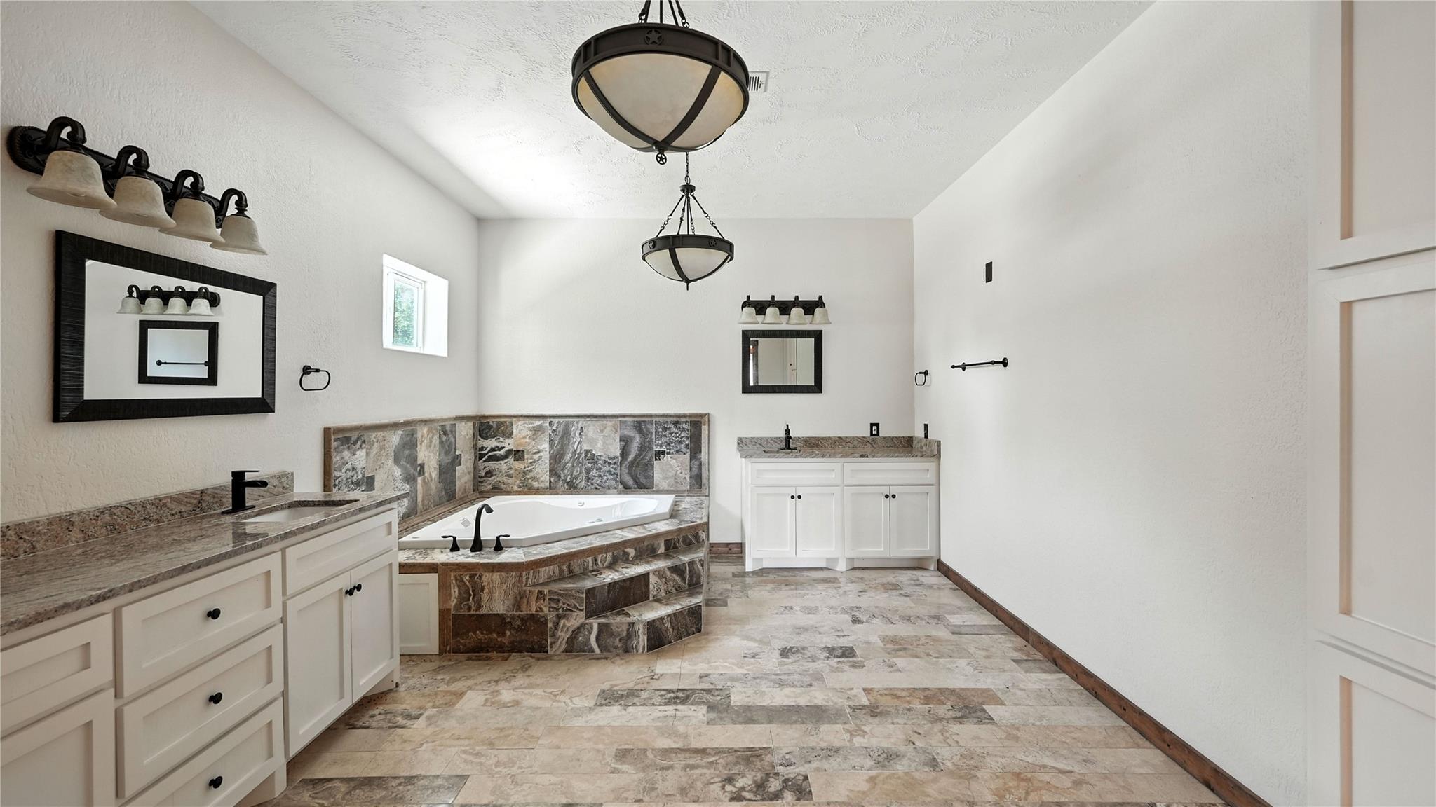 2410 FM 1680, Moulton, TX 78941