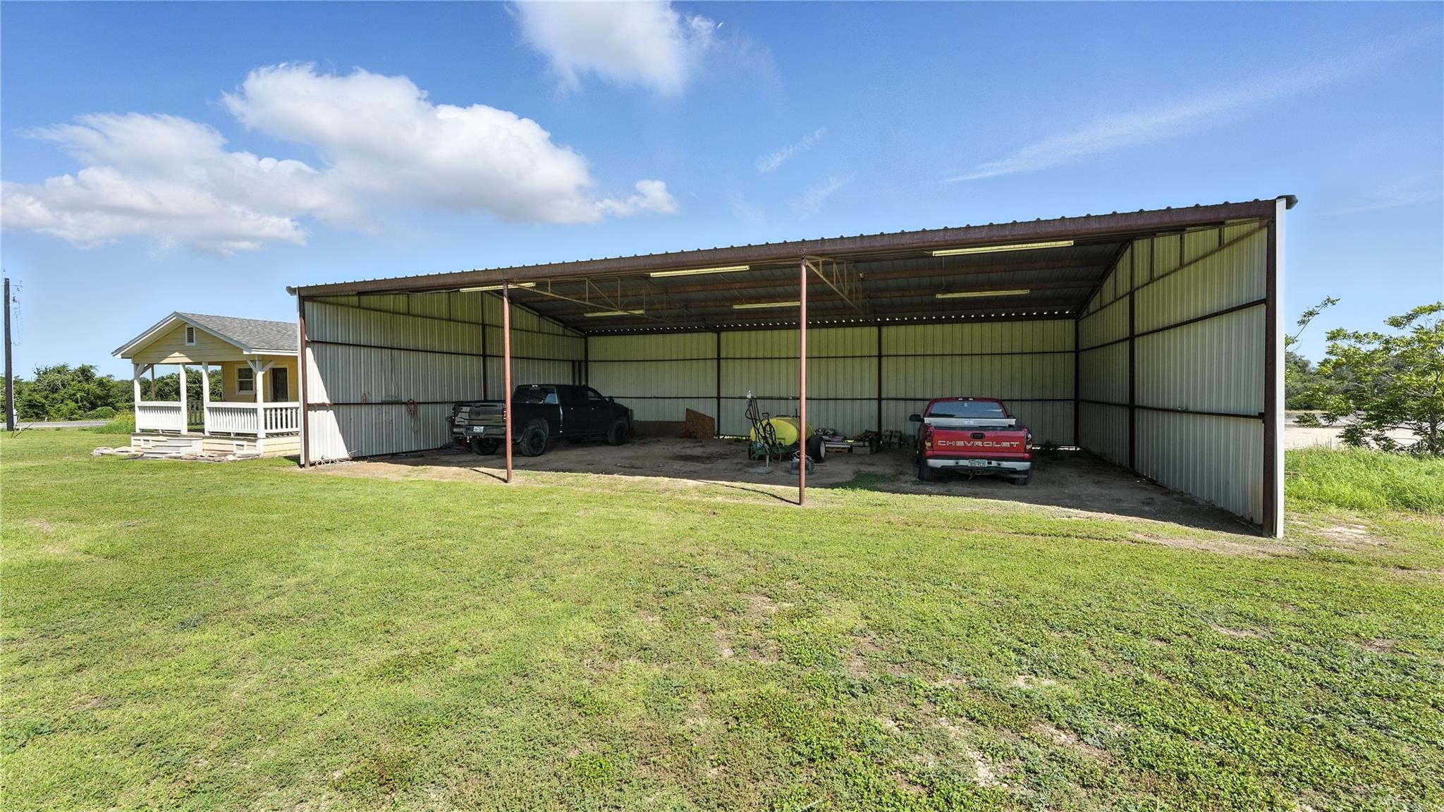 2410 FM 1680, Moulton, TX 78941