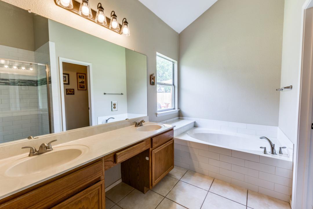6614 Bramber Ln, Austin, TX 78754