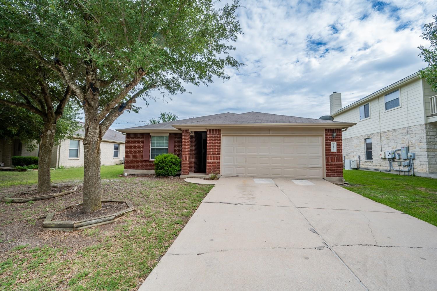 218 Mossy Rock Dr, Hutto, TX 78634