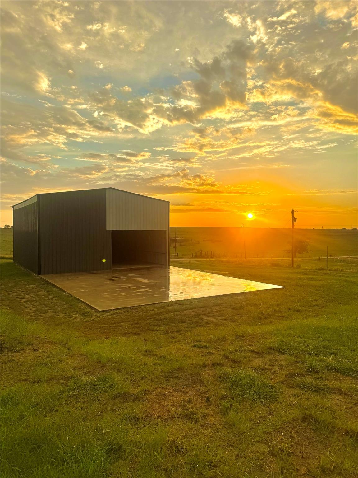 2015 County Road 455, Coupland, TX 78615