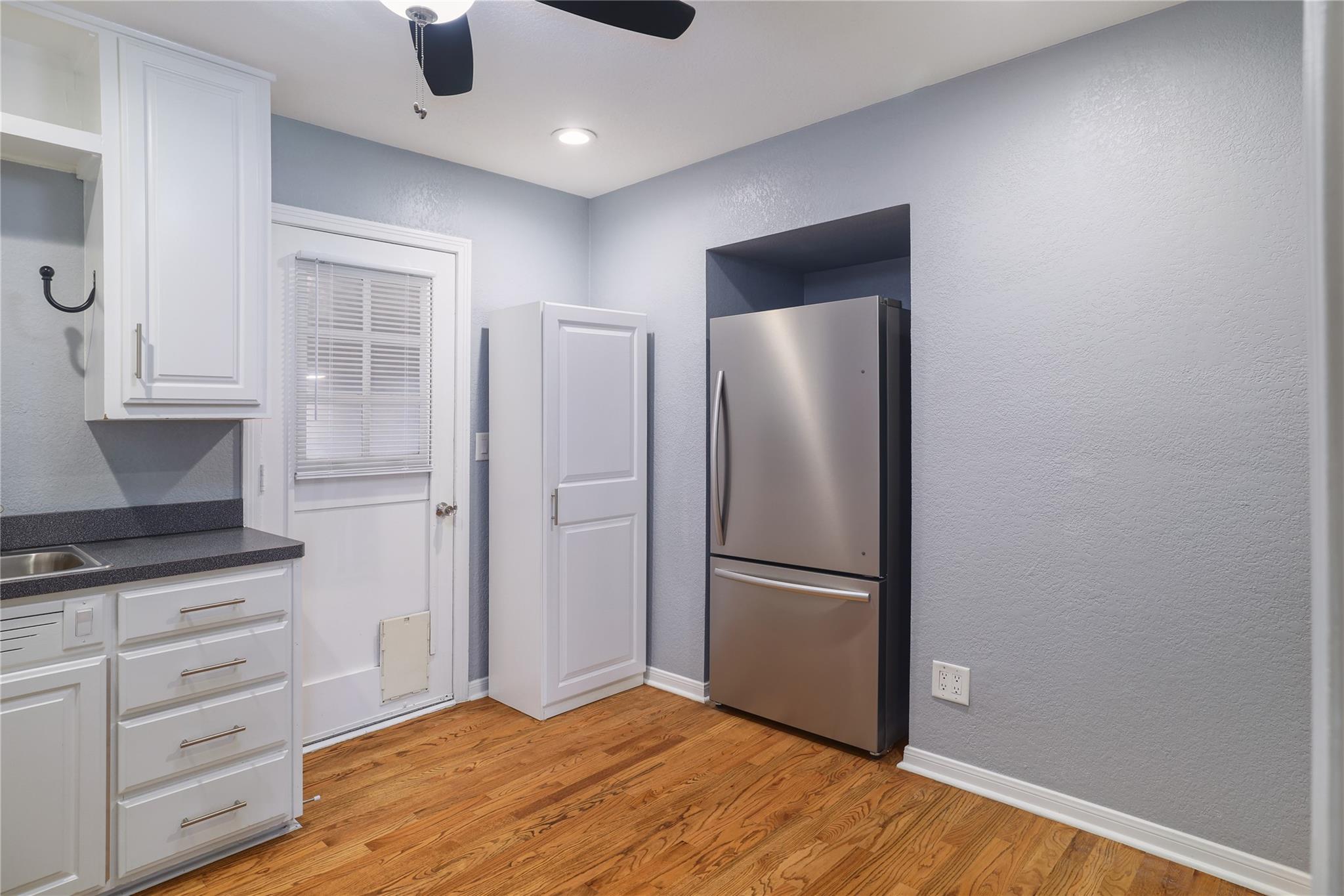 305 Sunset Dr, Round Rock, TX 78664