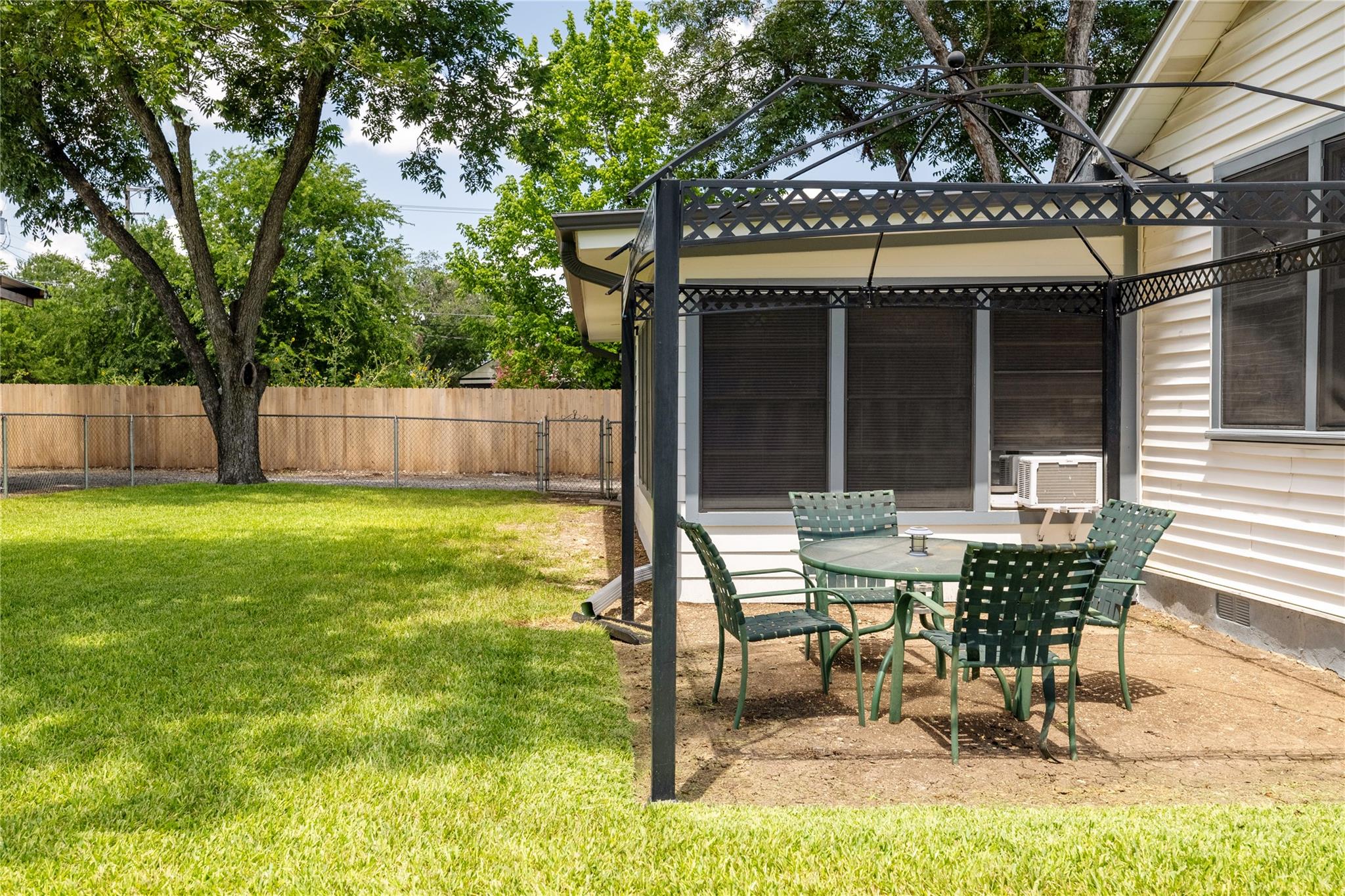 305 Sunset Dr, Round Rock, TX 78664