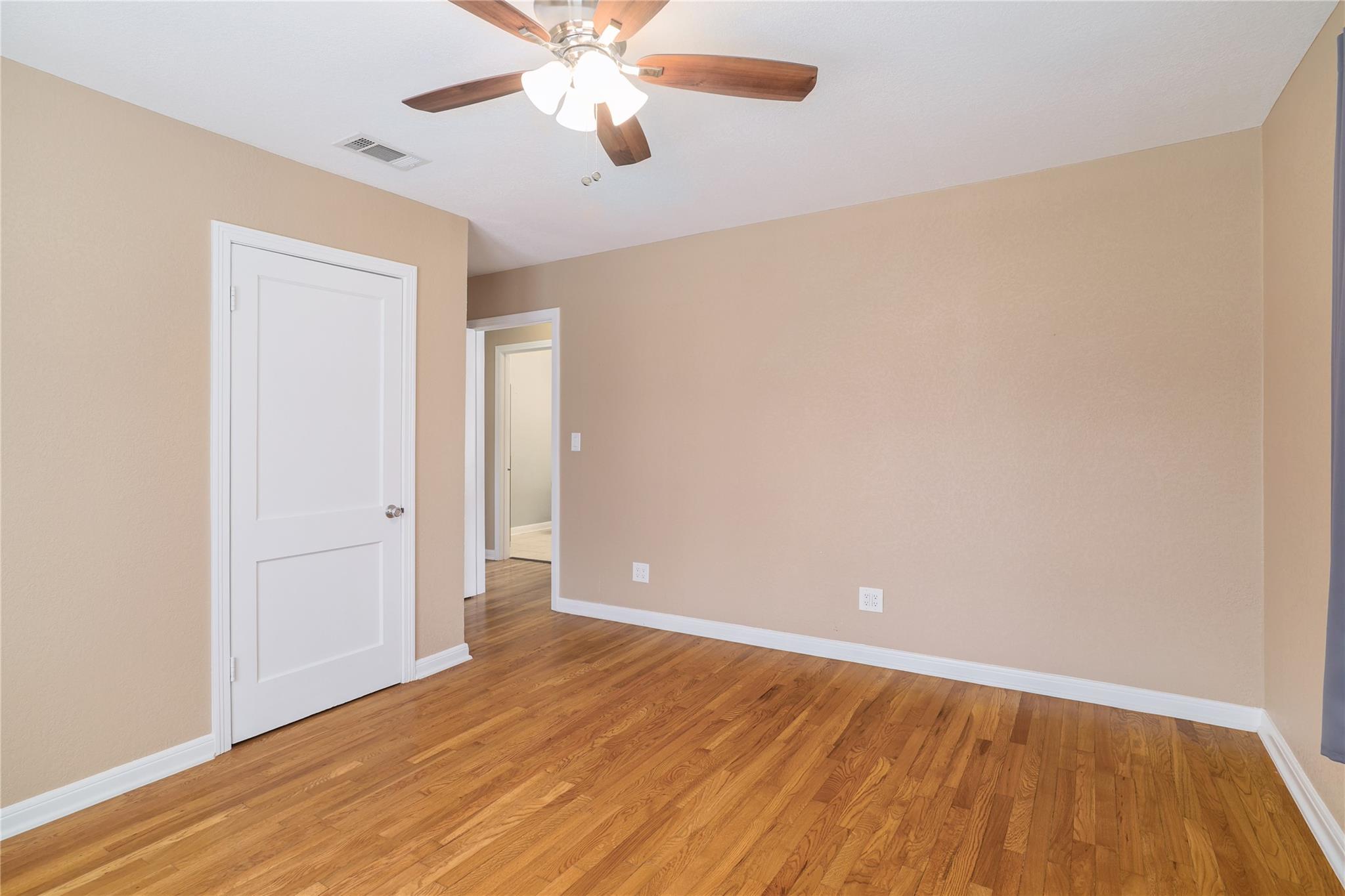 305 Sunset Dr, Round Rock, TX 78664