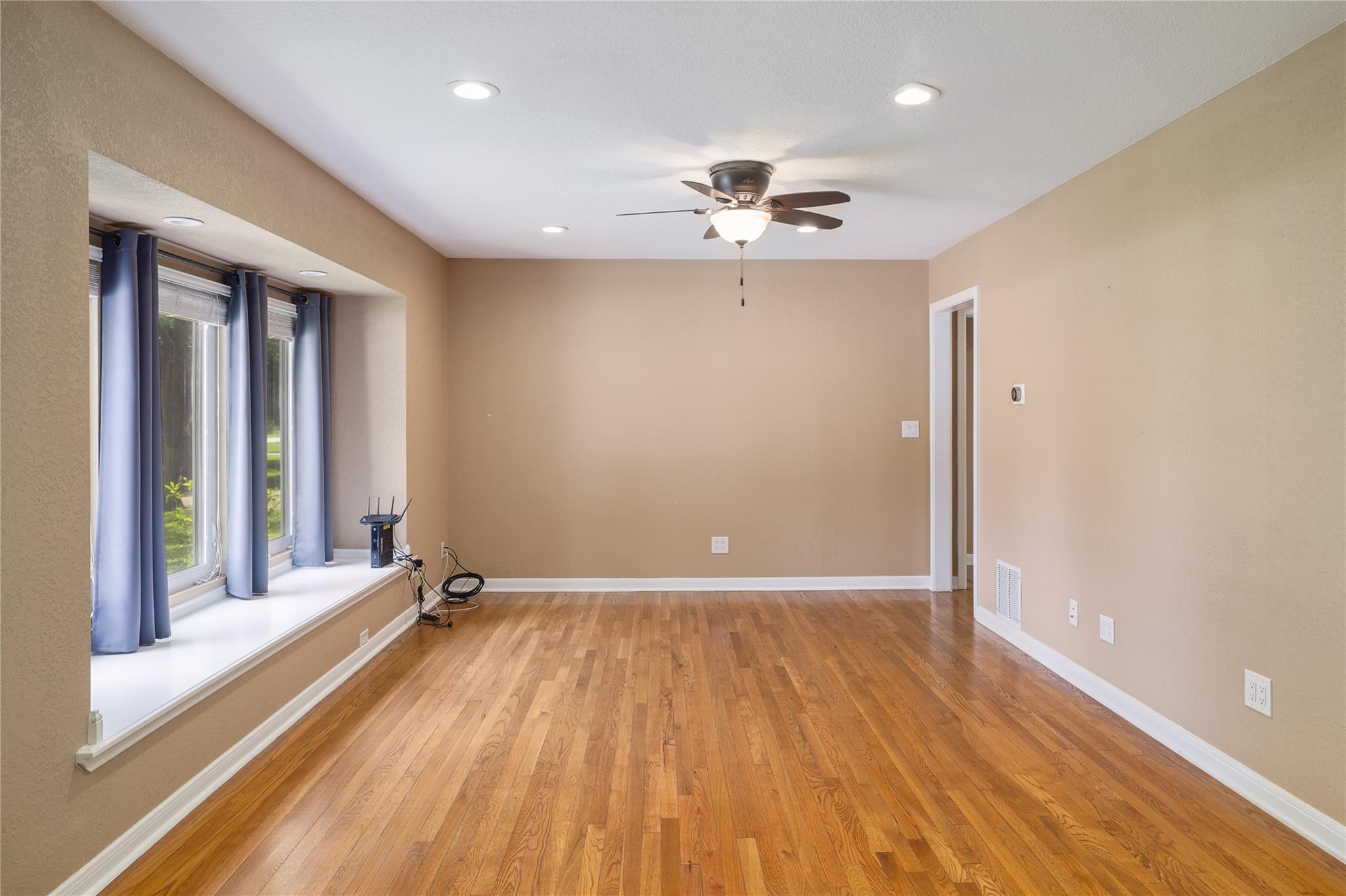 305 Sunset Dr, Round Rock, TX 78664