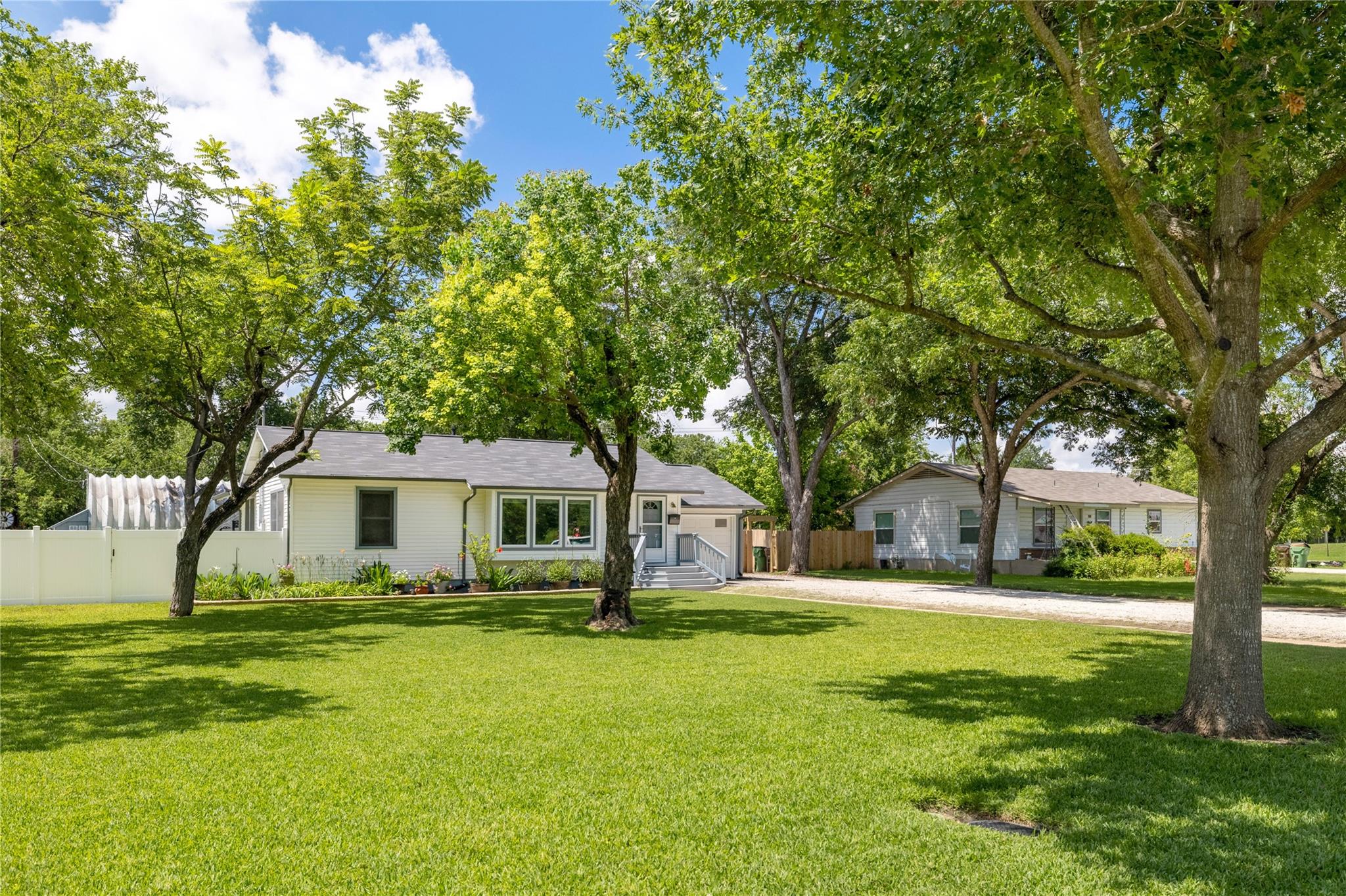 305 Sunset Dr, Round Rock, TX 78664