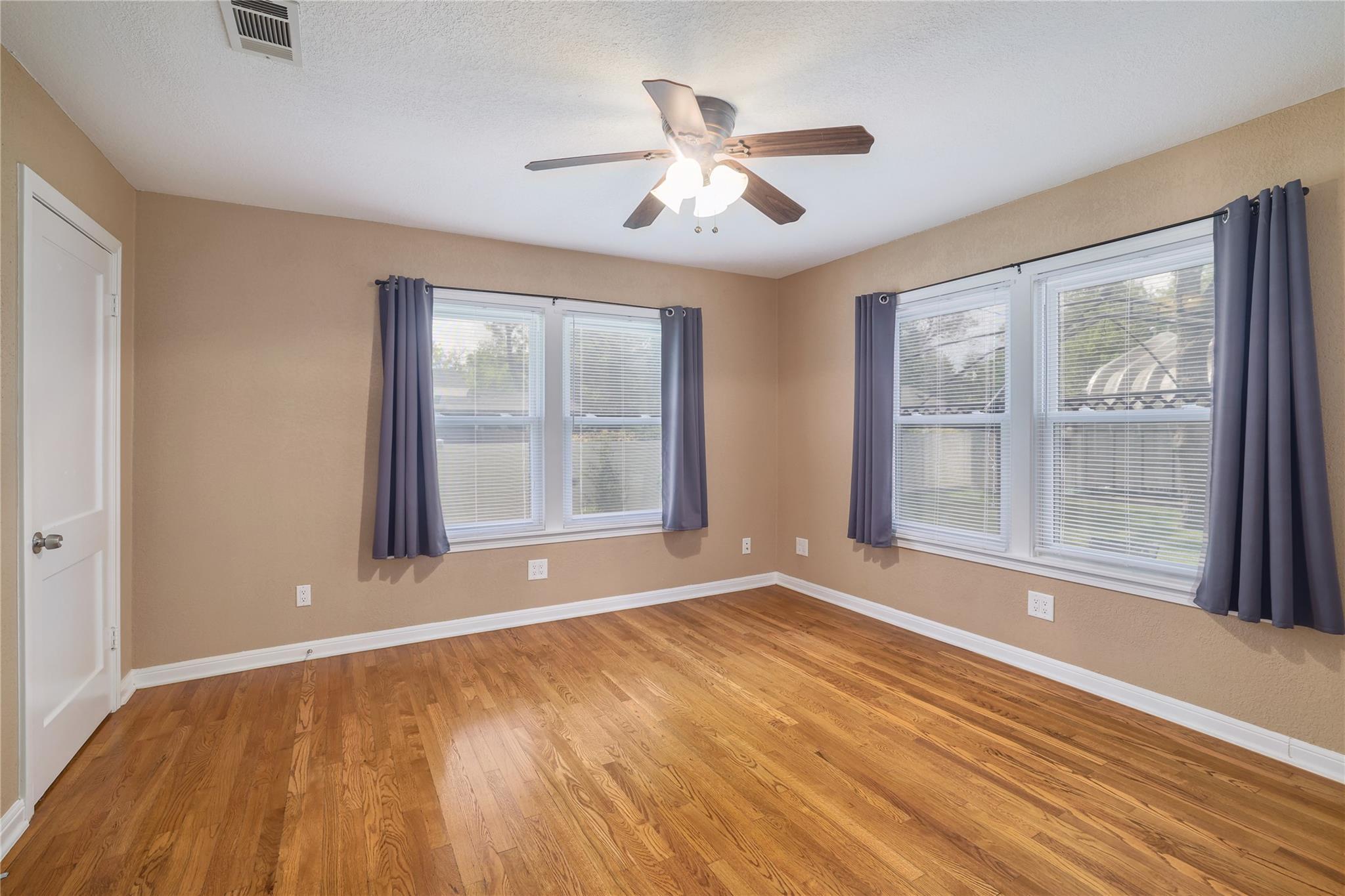 305 Sunset Dr, Round Rock, TX 78664
