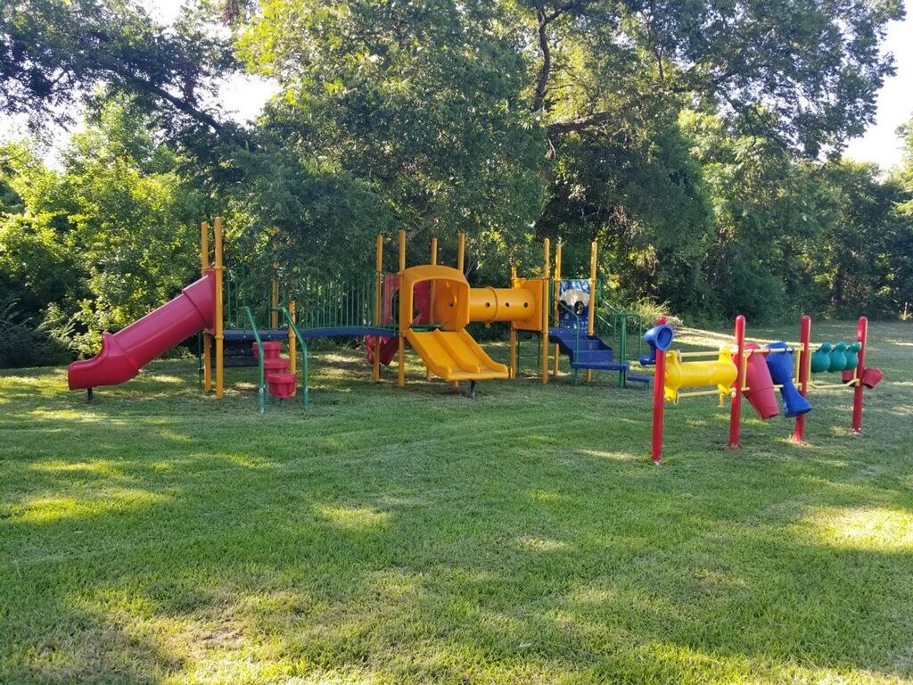 303 W Broade St, Leander, TX 78641