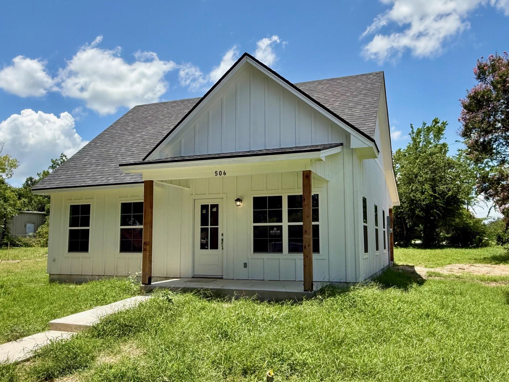 506 N Crockett Ave, Cameron, TX 76520