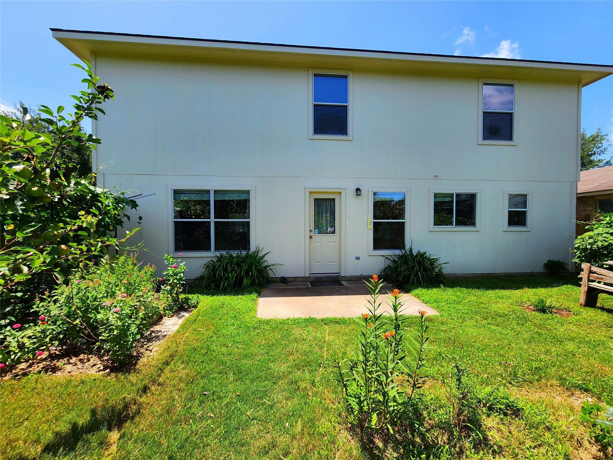 203 Pheasant Trl, Bastrop, TX 78602