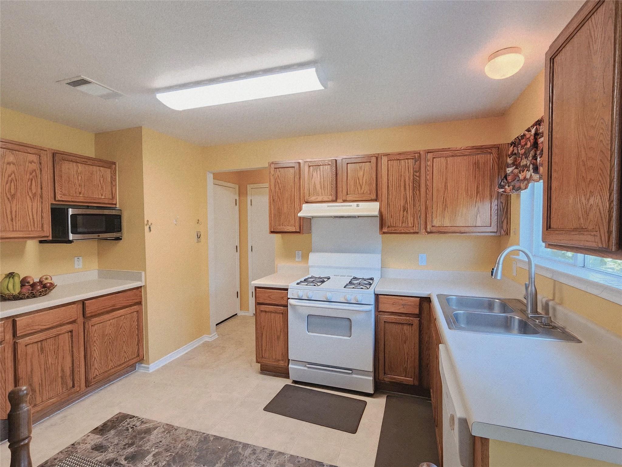 203 Pheasant Trl, Bastrop, TX 78602