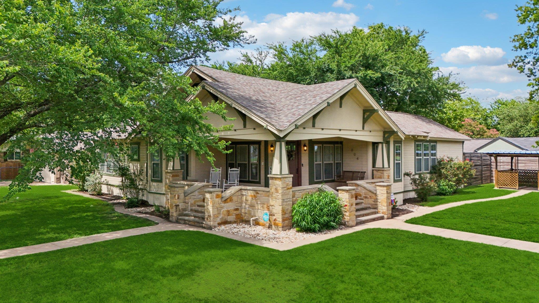 804 Howard St, Taylor, TX 76574
