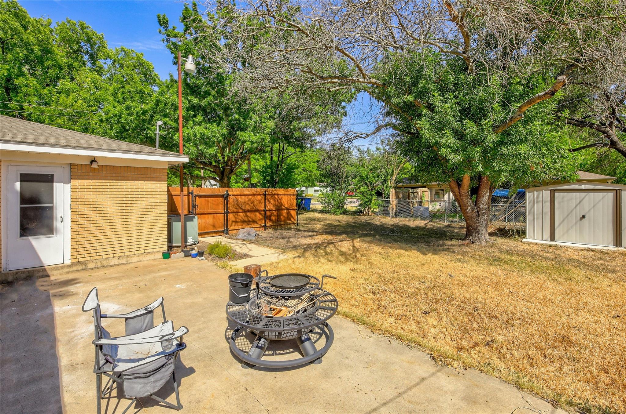 1016 Randall St, Taylor, TX 76574