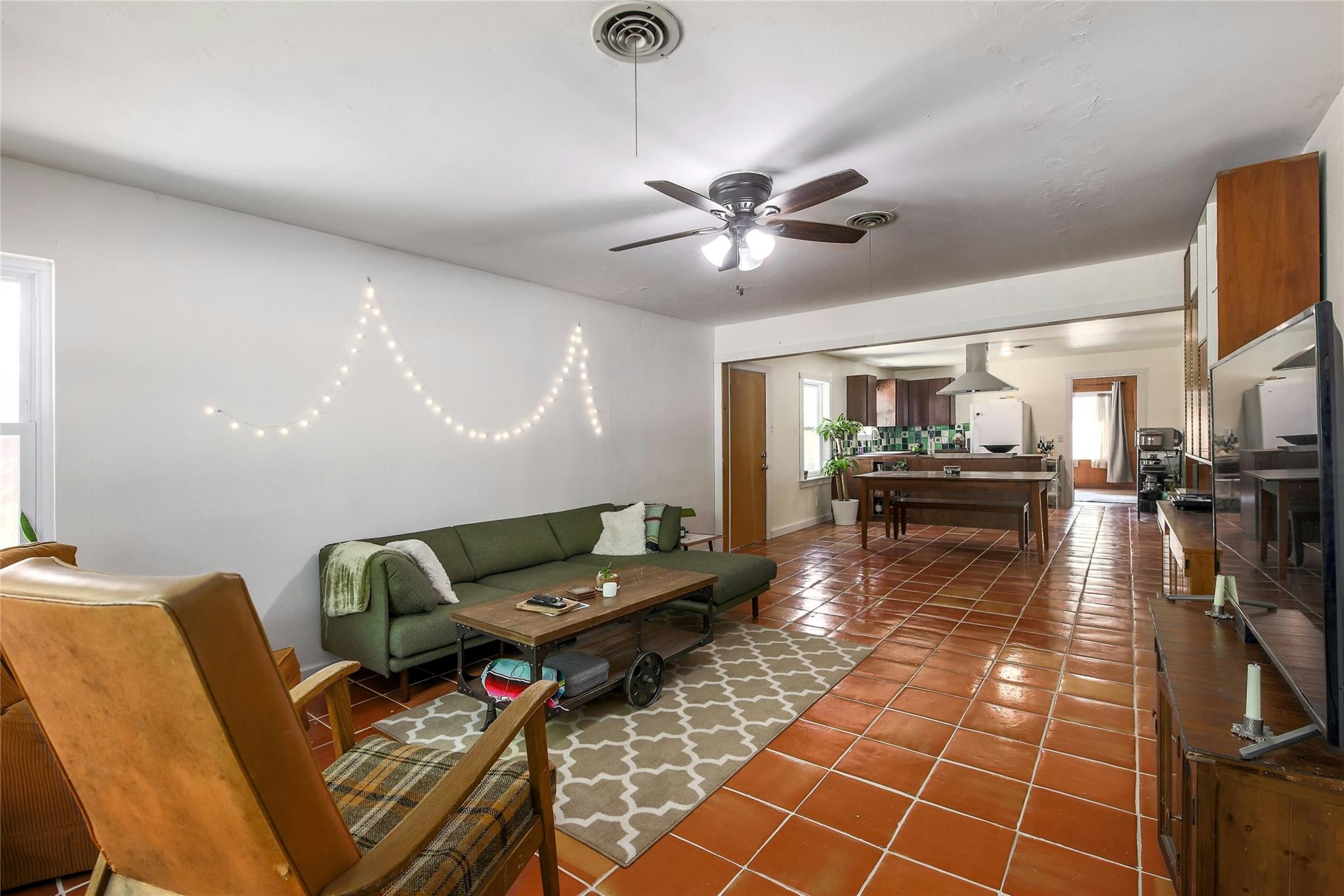 1016 Randall St, Taylor, TX 76574