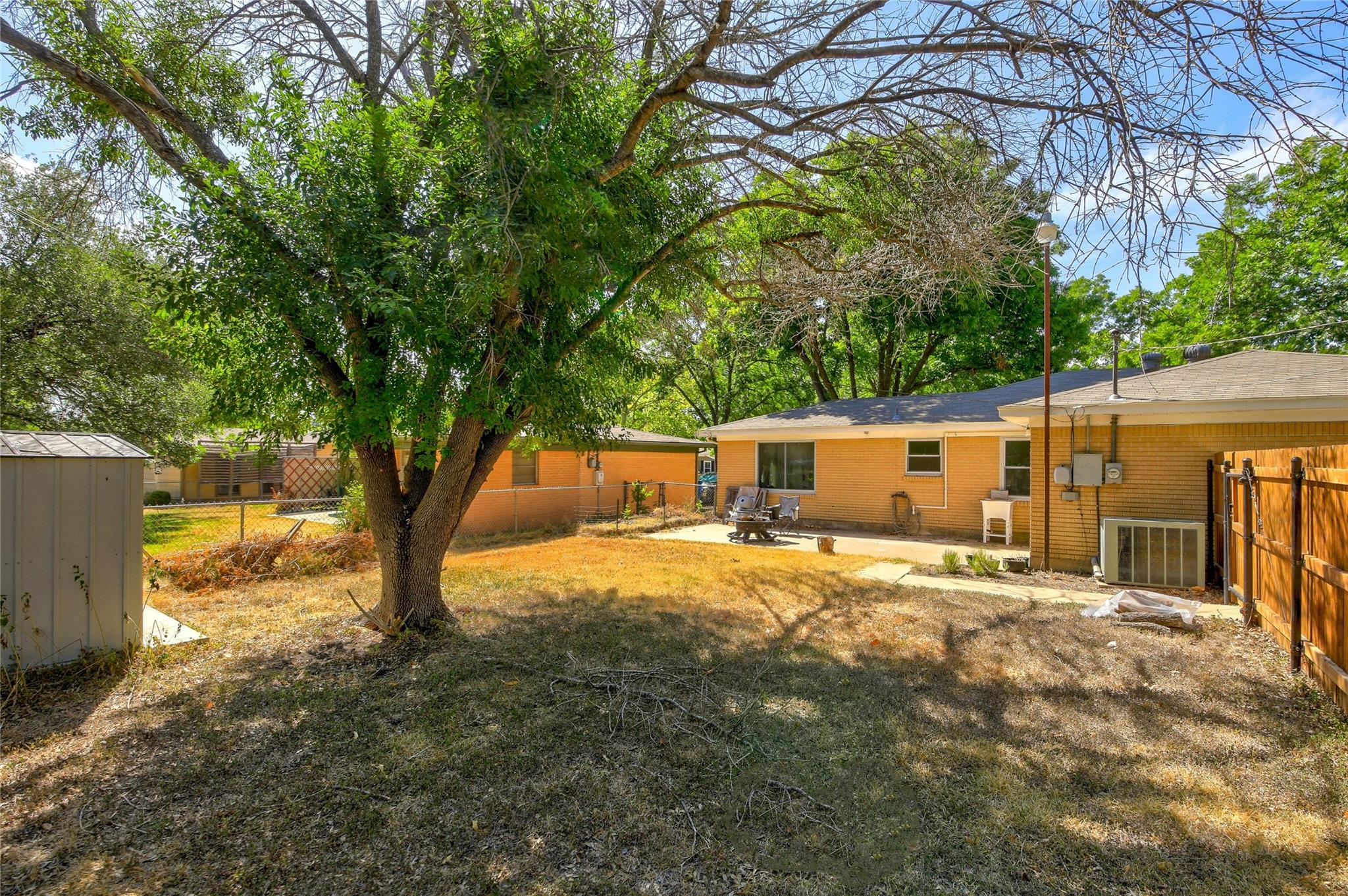 1016 Randall St, Taylor, TX 76574