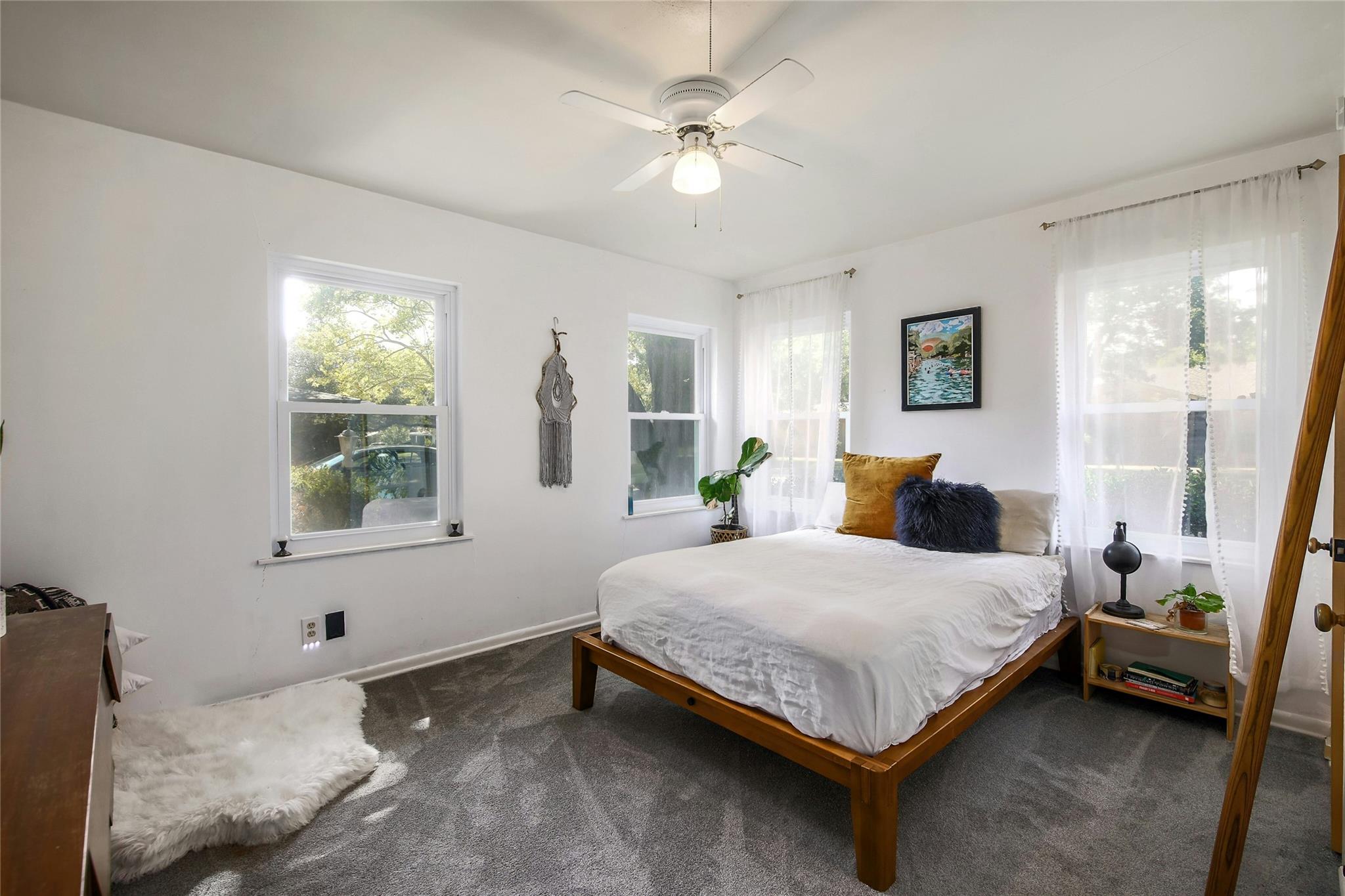 1016 Randall St, Taylor, TX 76574