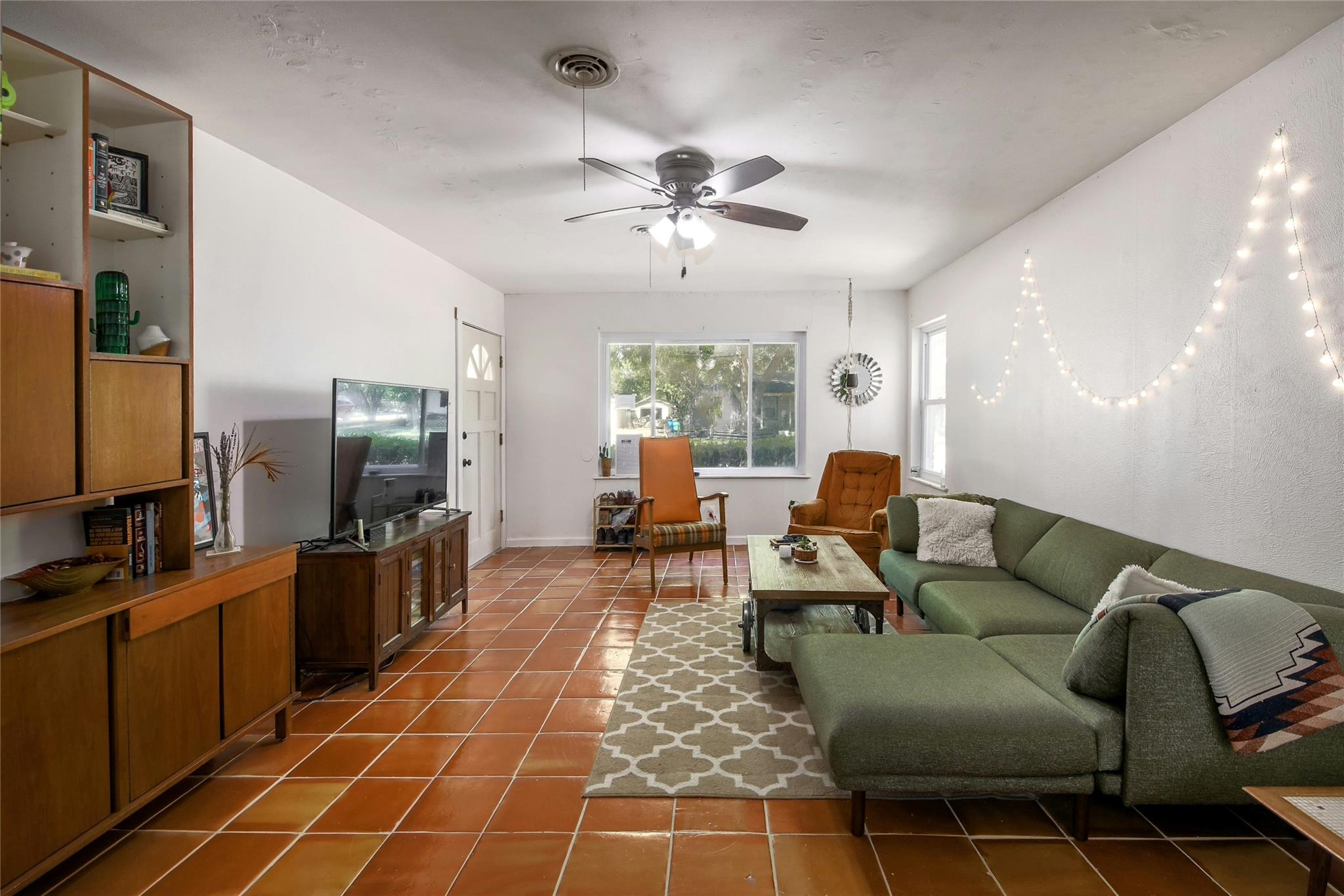 1016 Randall St, Taylor, TX 76574
