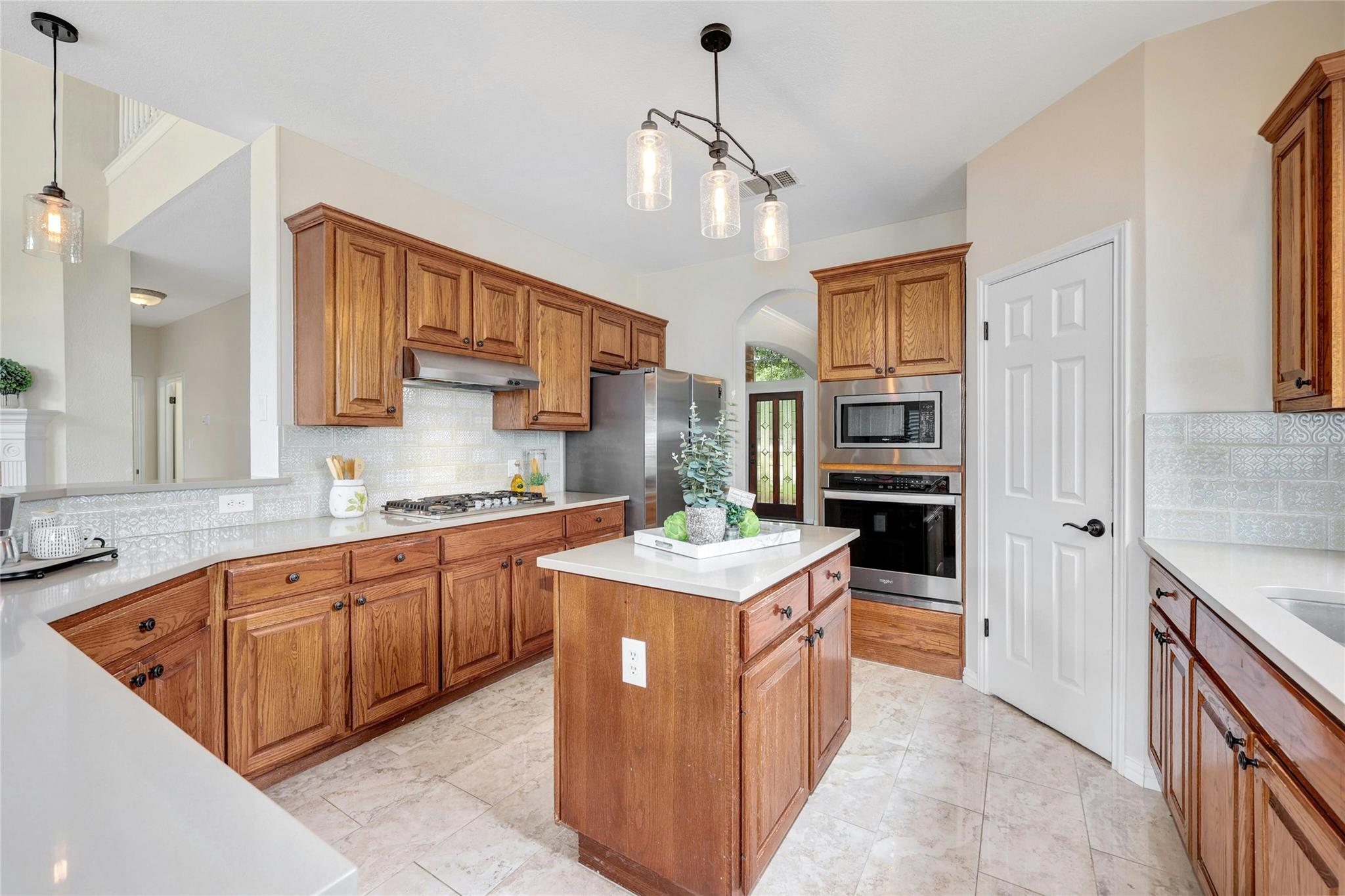 1204 Fall Creek Loop Dr, Austin, TX 78613