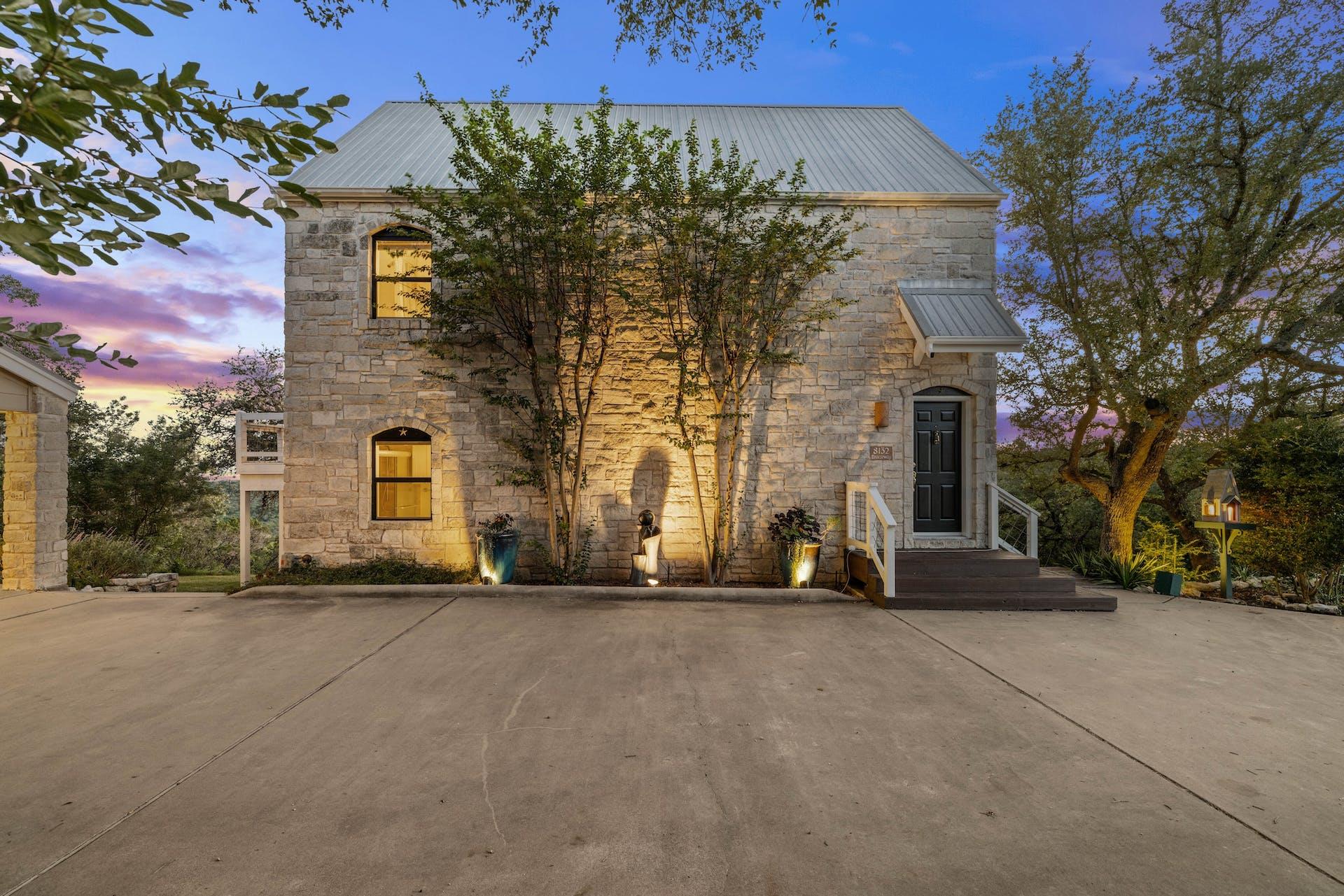 8132 Breeze Way, Jonestown, TX 78645