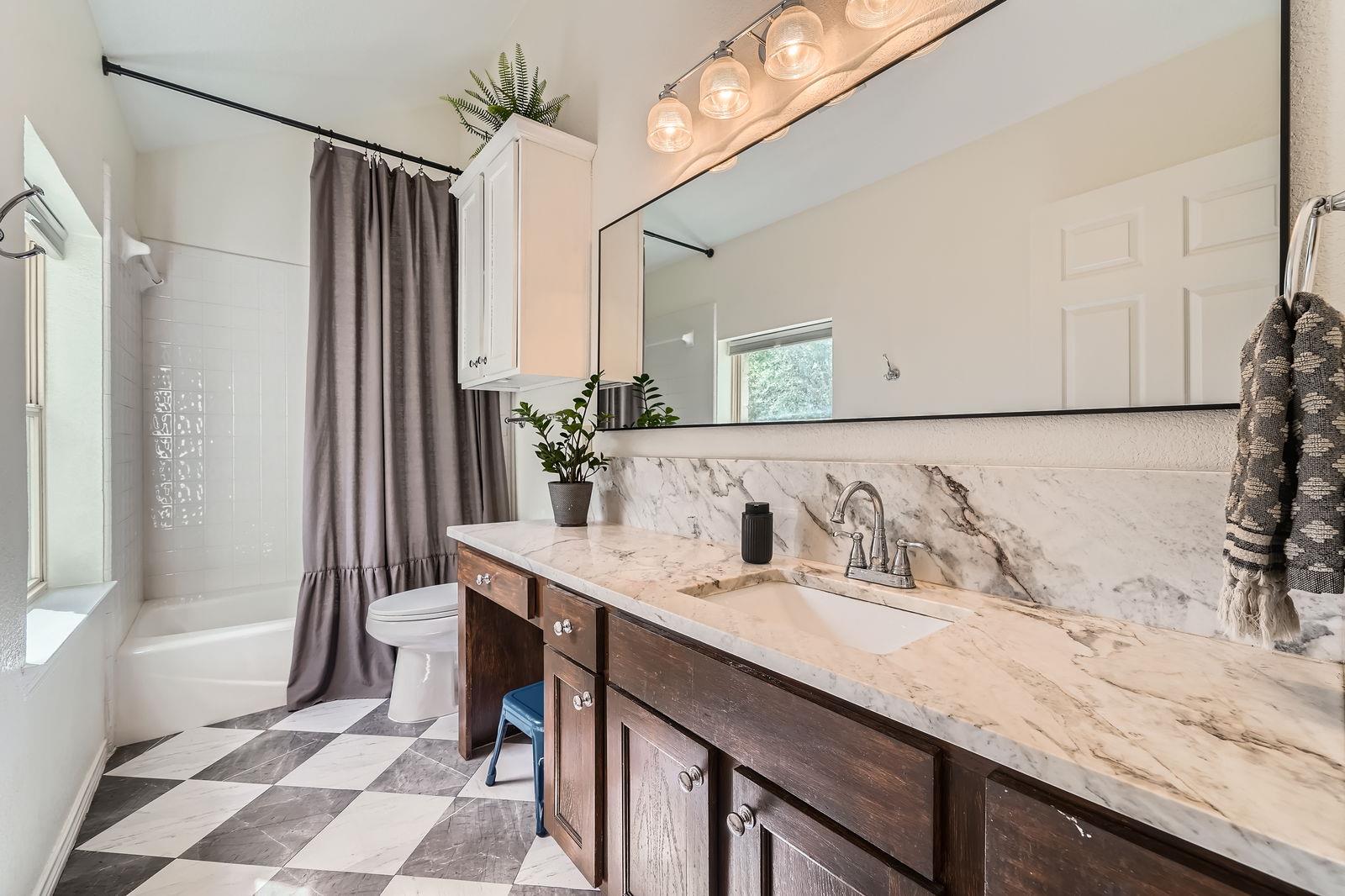 8132 Breeze Way, Jonestown, TX 78645