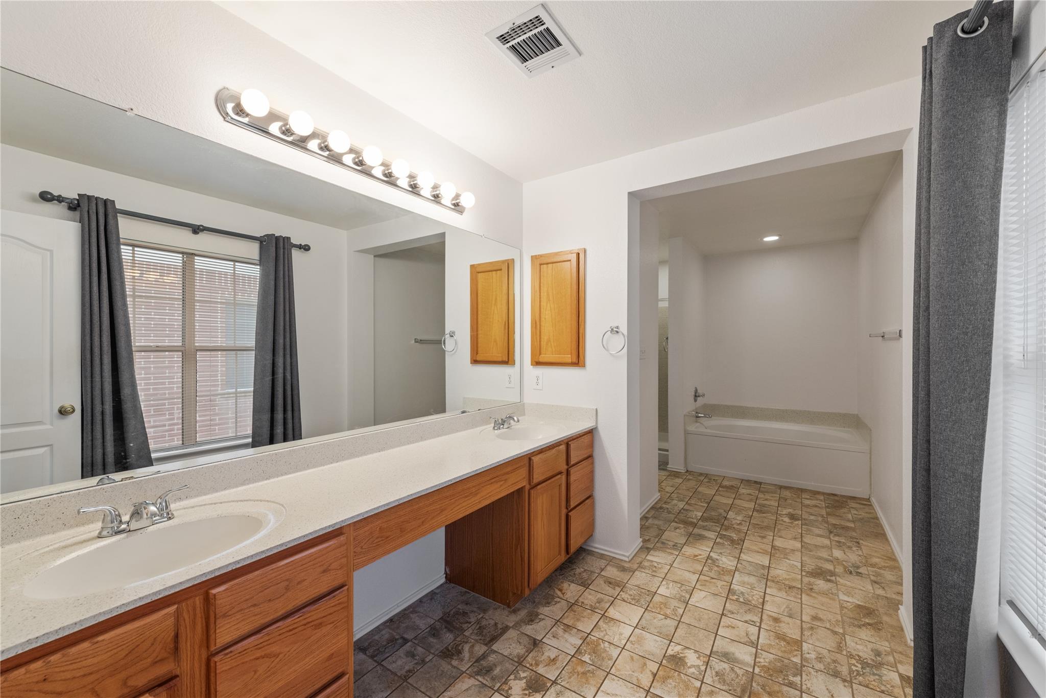 11413 Kingsgate Dr, Austin, TX 78748