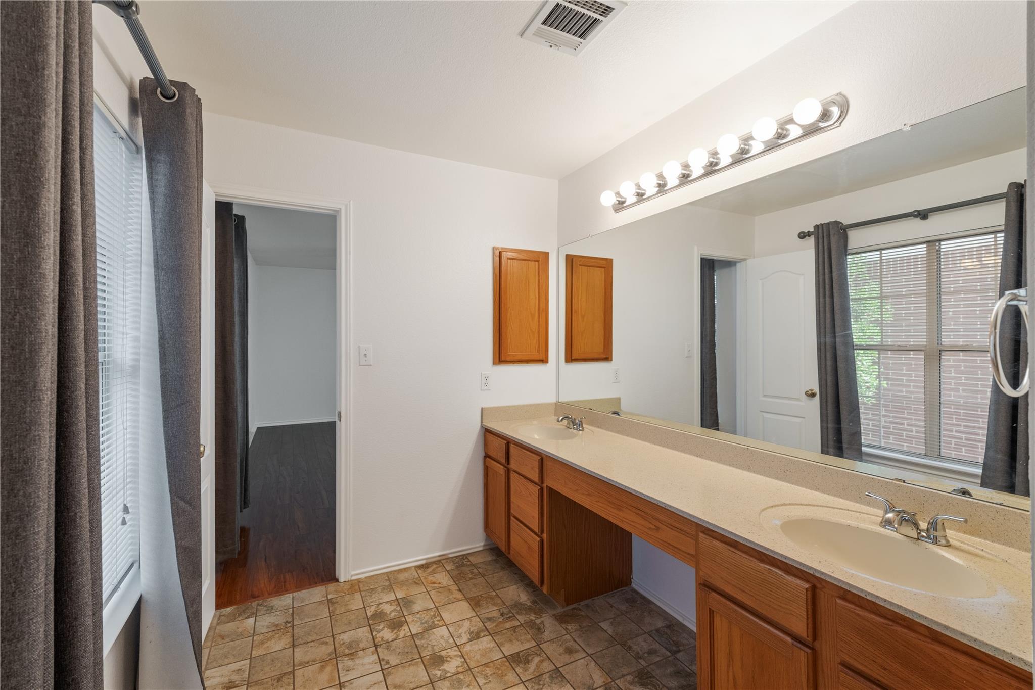 11413 Kingsgate Dr, Austin, TX 78748
