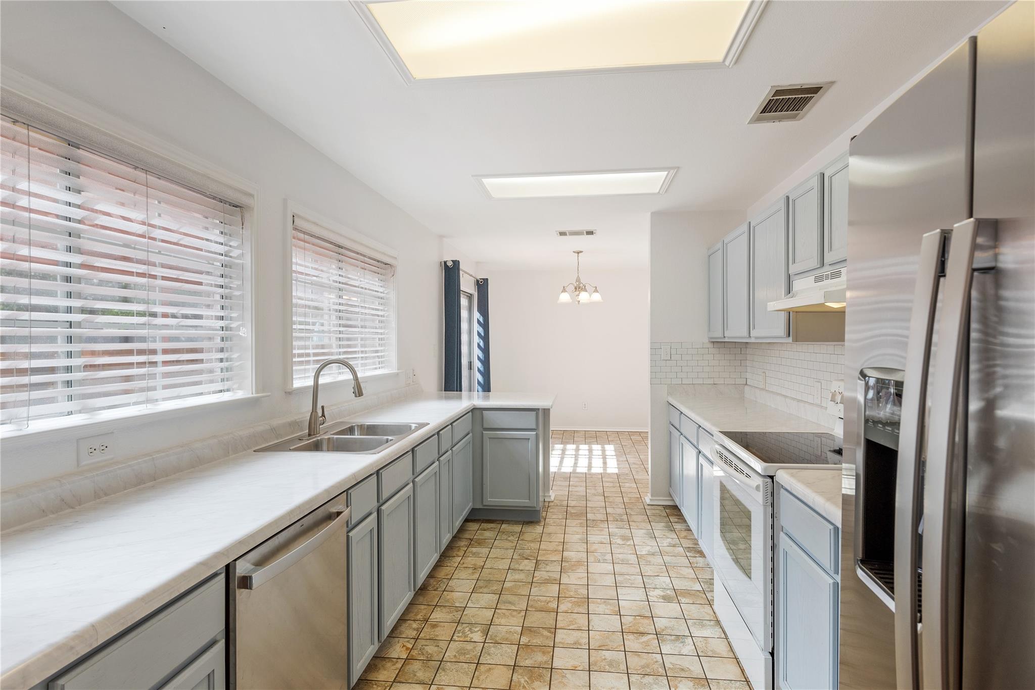 11413 Kingsgate Dr, Austin, TX 78748