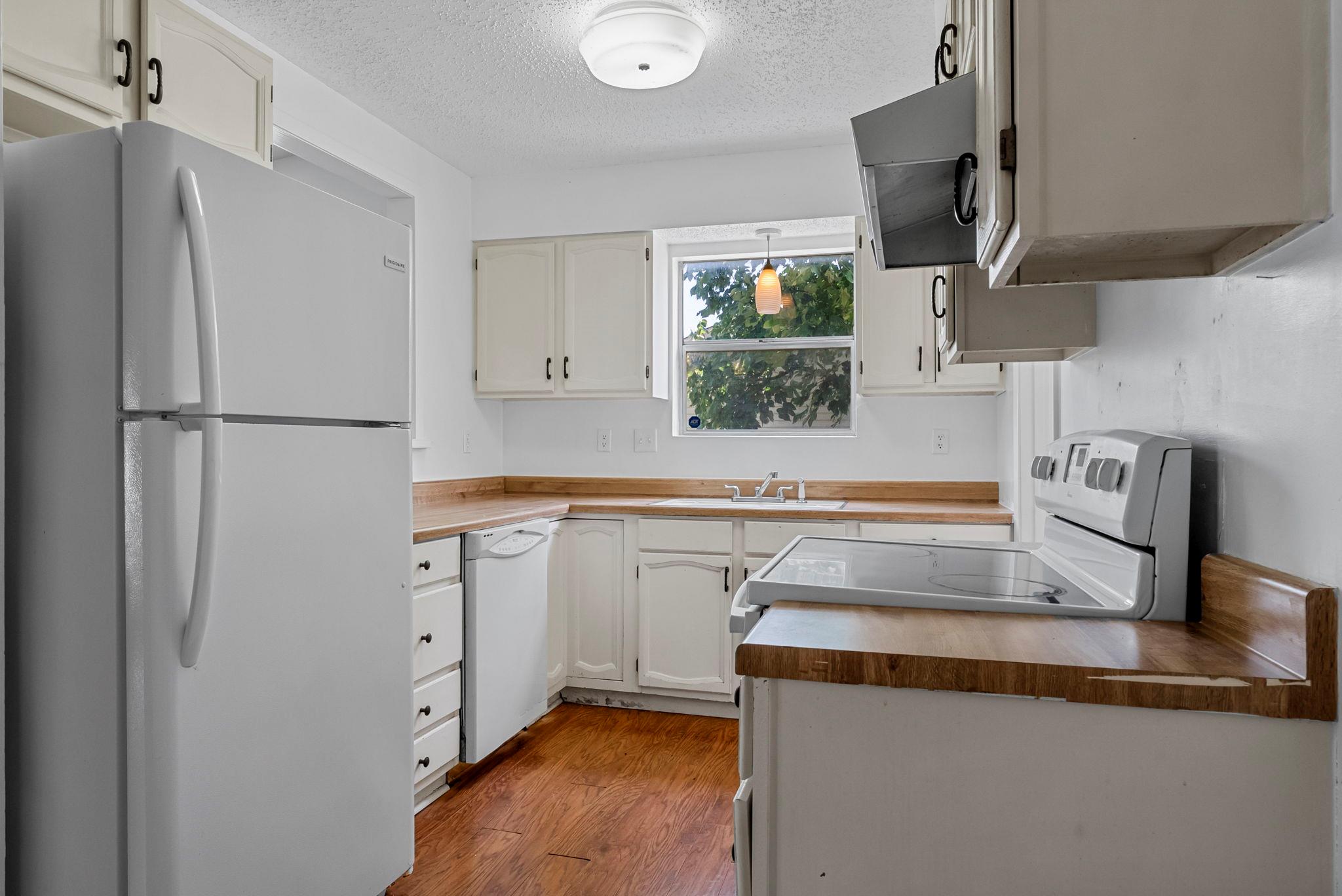 109 Channel Dr, Sunrise Beach, TX 78643