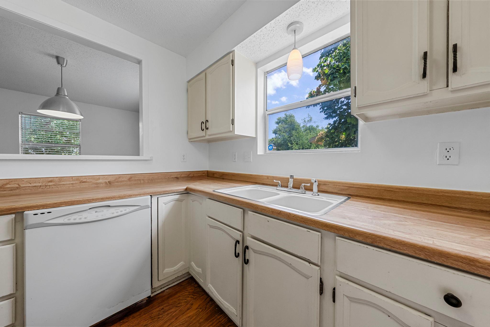 109 Channel Dr, Sunrise Beach, TX 78643