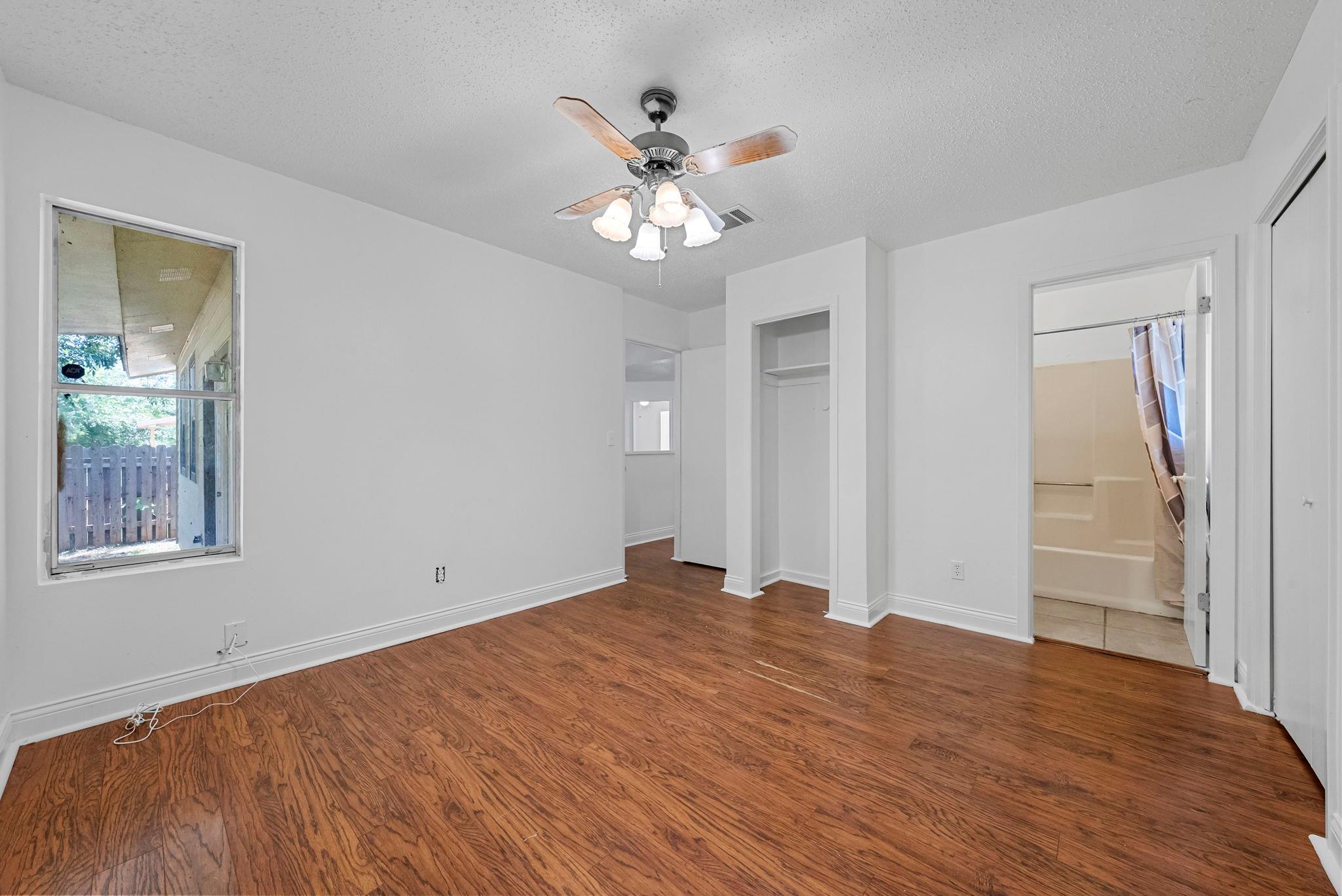 109 Channel Dr, Sunrise Beach, TX 78643