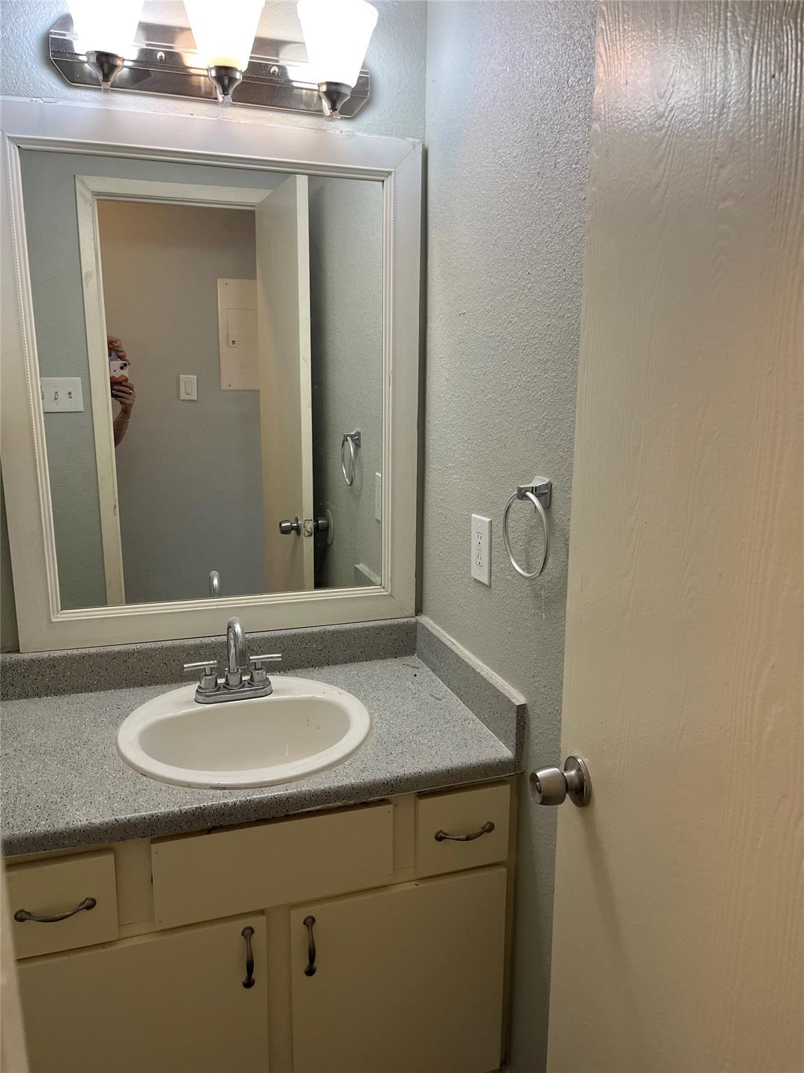 9502 Kempler Dr # B, Austin, TX 78748