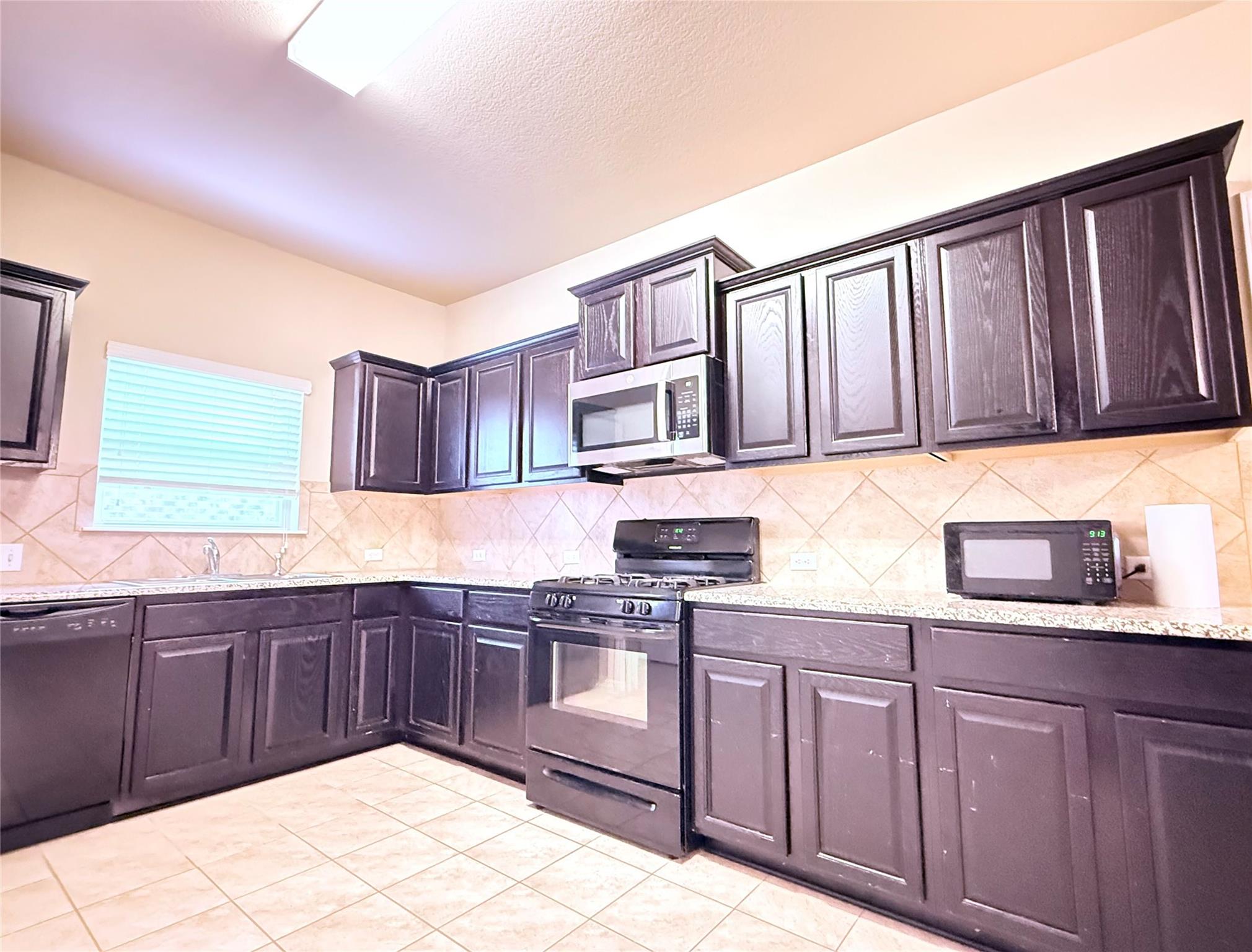 1421 Blake St, Leander, TX 78641