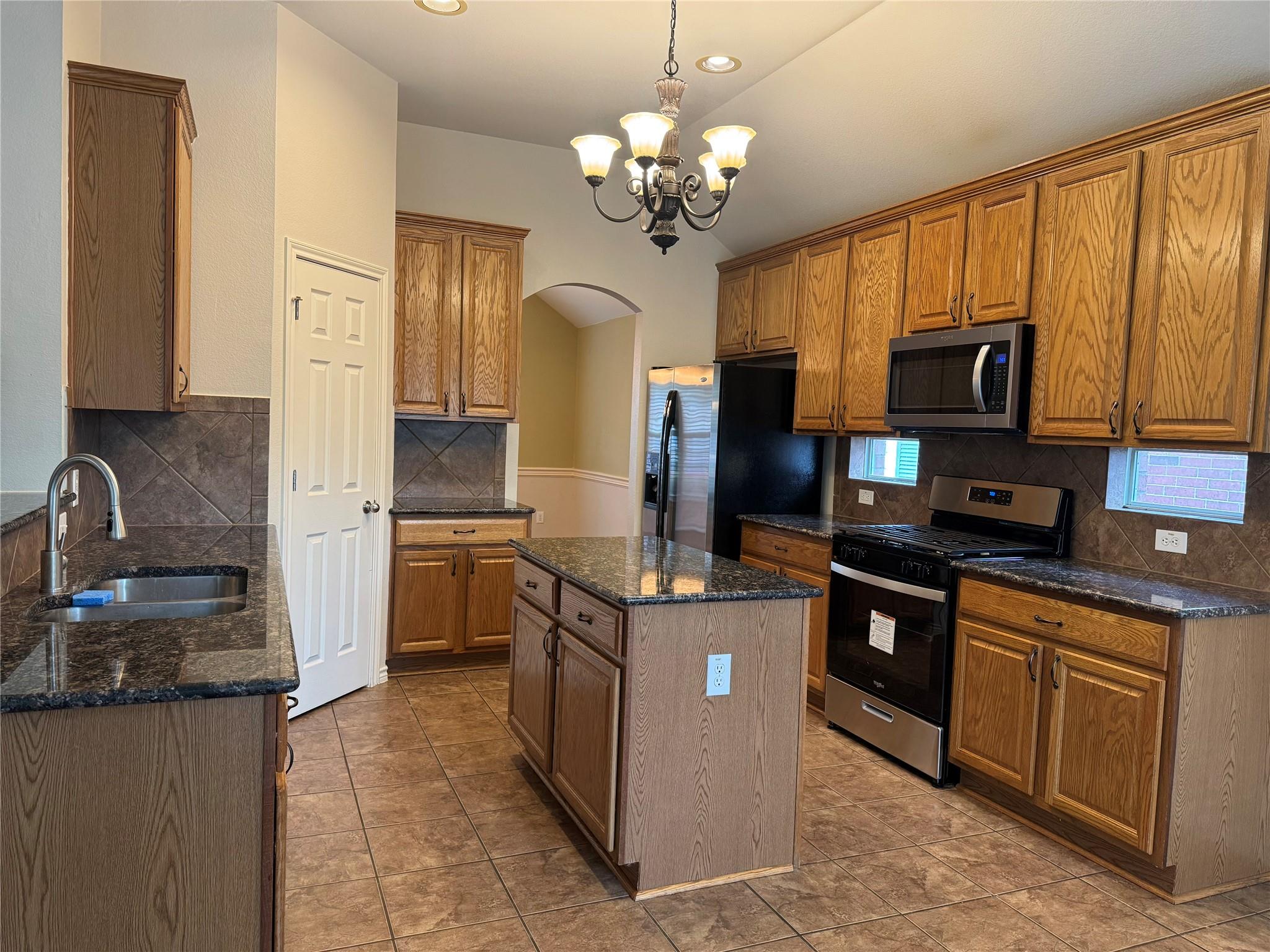 3918 Links Ln, Round Rock, TX 78664