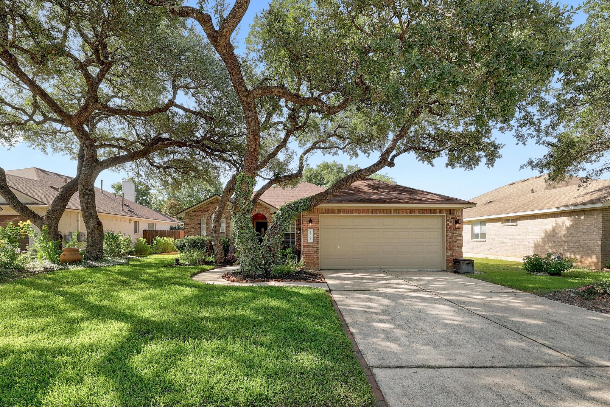 504 Hunters Point Ct, Leander, TX 78641