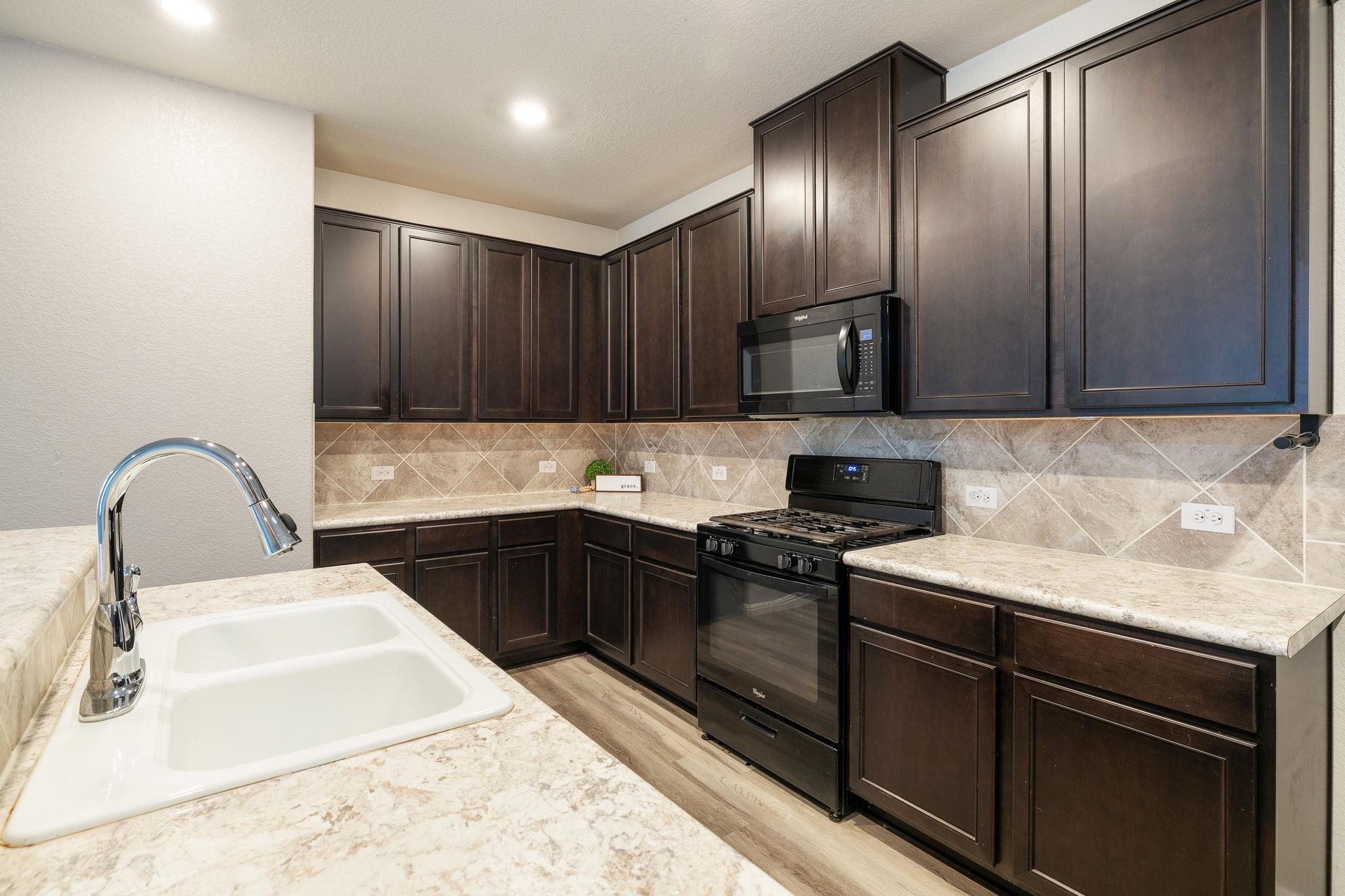 6285 Mantalcino Dr, Round Rock, TX 78665