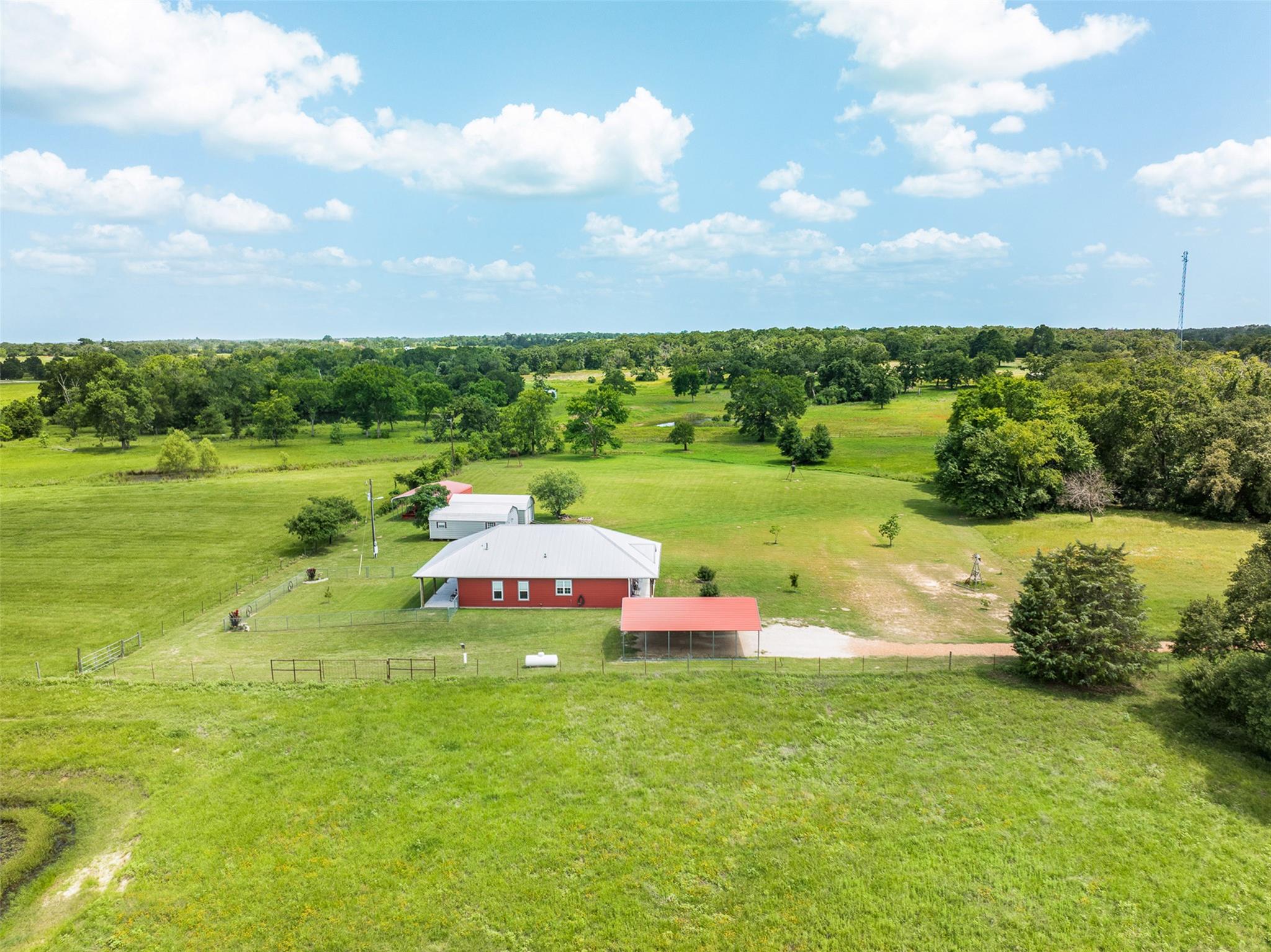 1122 County Road 344 Rd, Lexington, TX 78947