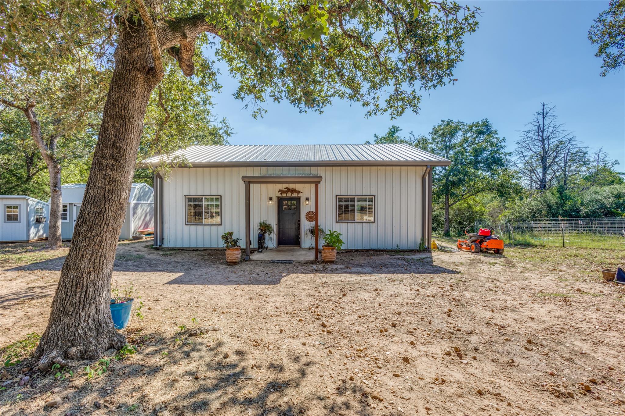 157 Cricket Hollow Ln, Smithville, TX 78957