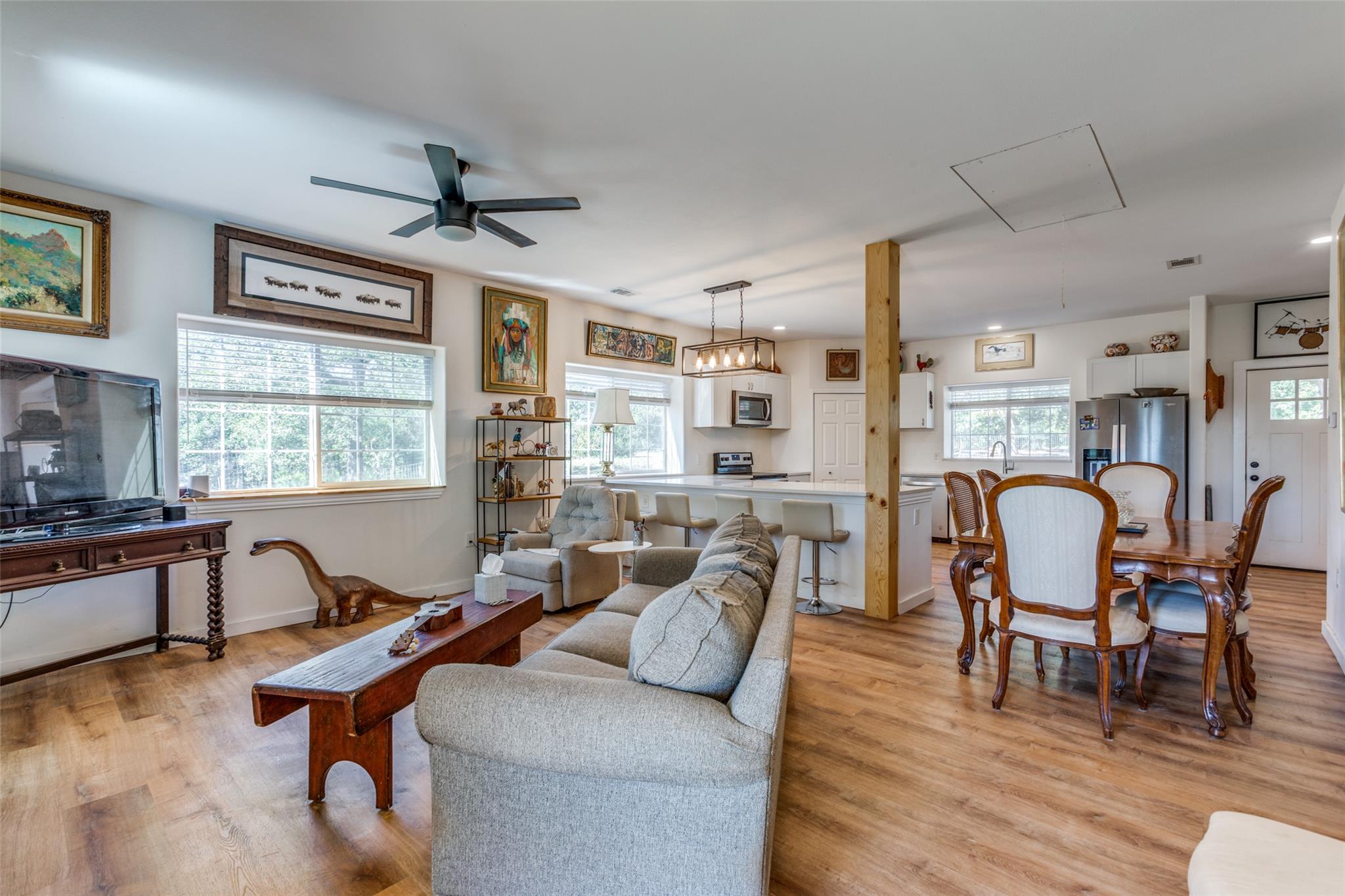 157 Cricket Hollow Ln, Smithville, TX 78957